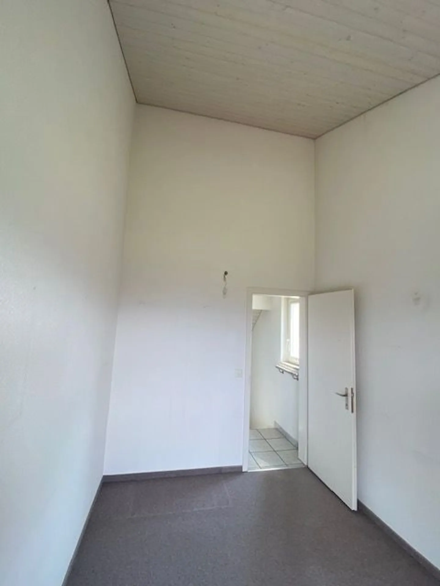 Schönes 4.5-Zimmer Einfamilienhaus mit Garten in Ottenbach - Foto 9 von 13