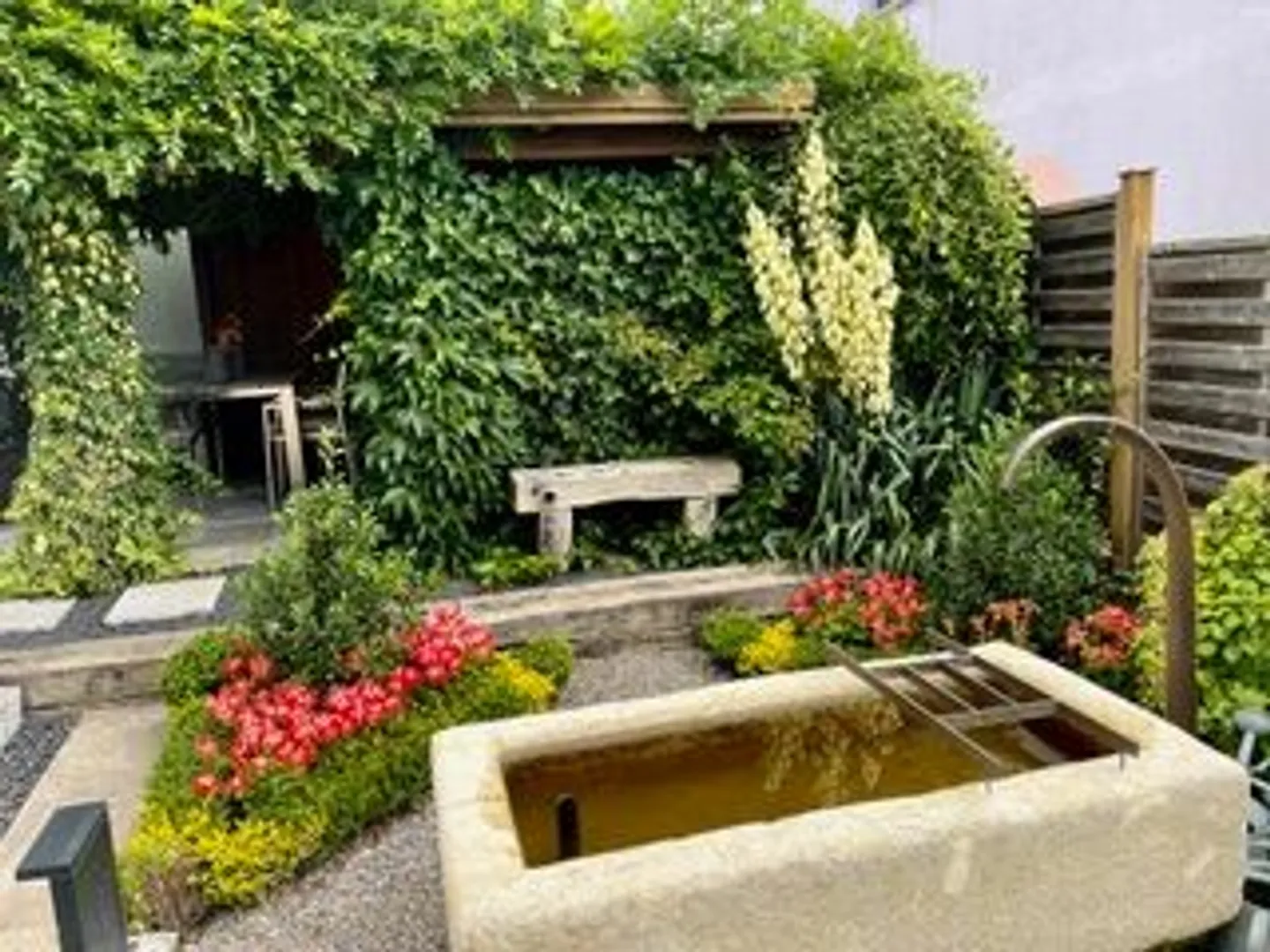 Appartamento moderno di 5,5 stanze con balcone e diverse terrazze a Günsberg - arredato - Foto 7 di 13