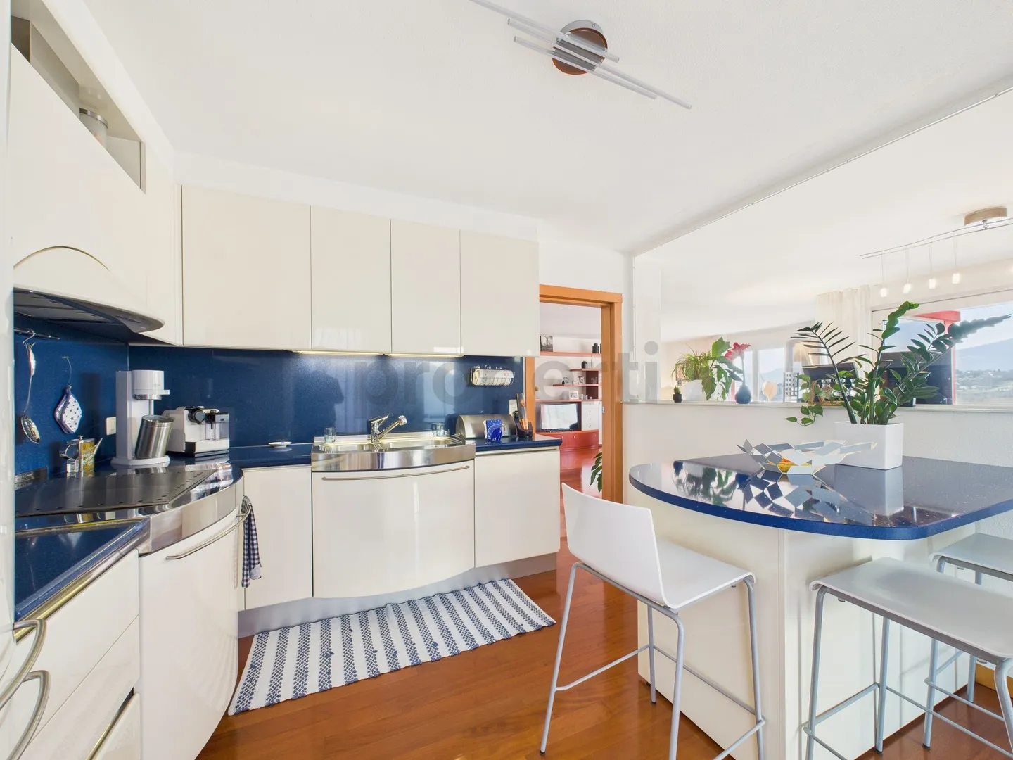 Elegante casa indipendente 6.5 locali con giardino e vista aperta a Davesco-Soragno - Foto 4 di 13