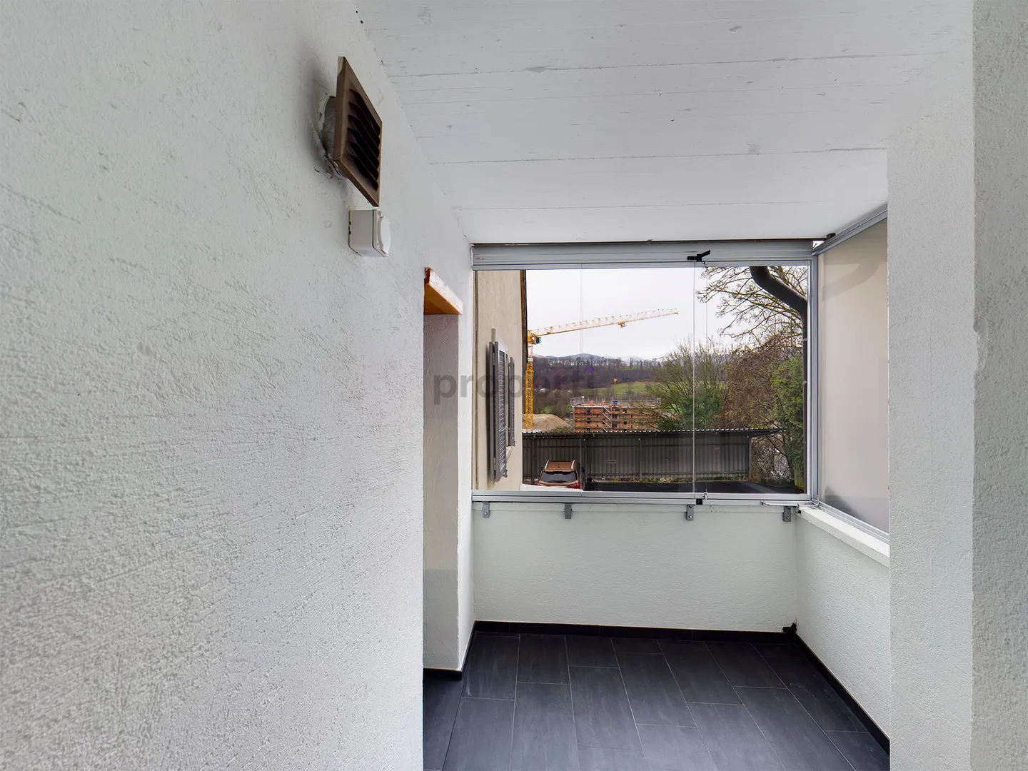 Helle 4.5-Zimmer-Wohnung mit Balkon in Zwingen - Foto 8 di 11