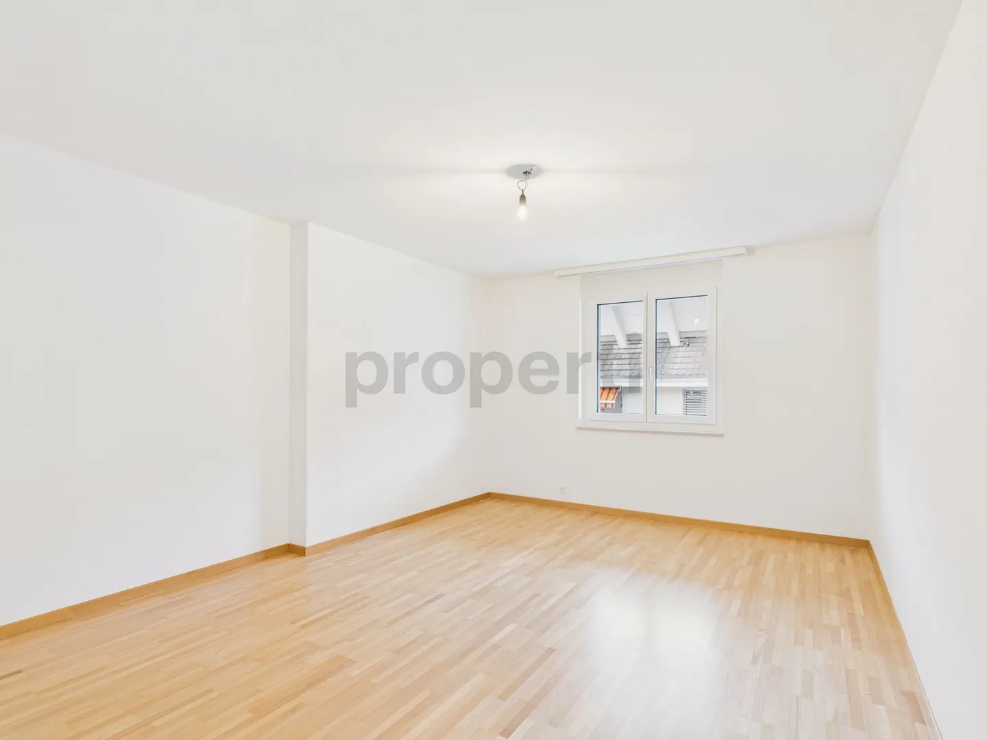 Luminoso appartamento duplex di 4,5 stanze con balcone a Bubendorf - Foto 9 di 12