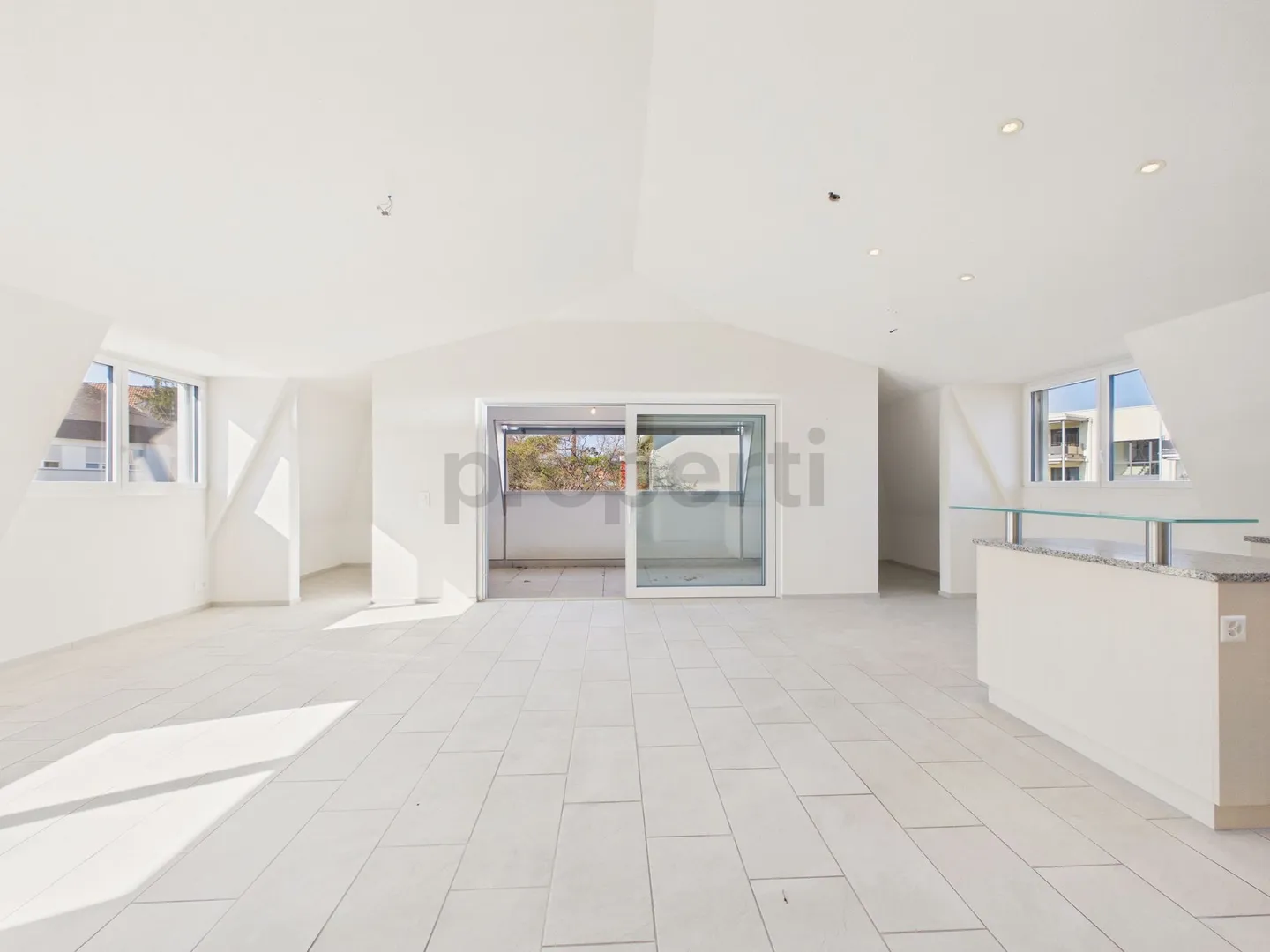 Moderno appartamento attico di 4,5 stanze con balcone, Aesch - Foto 1 di 12