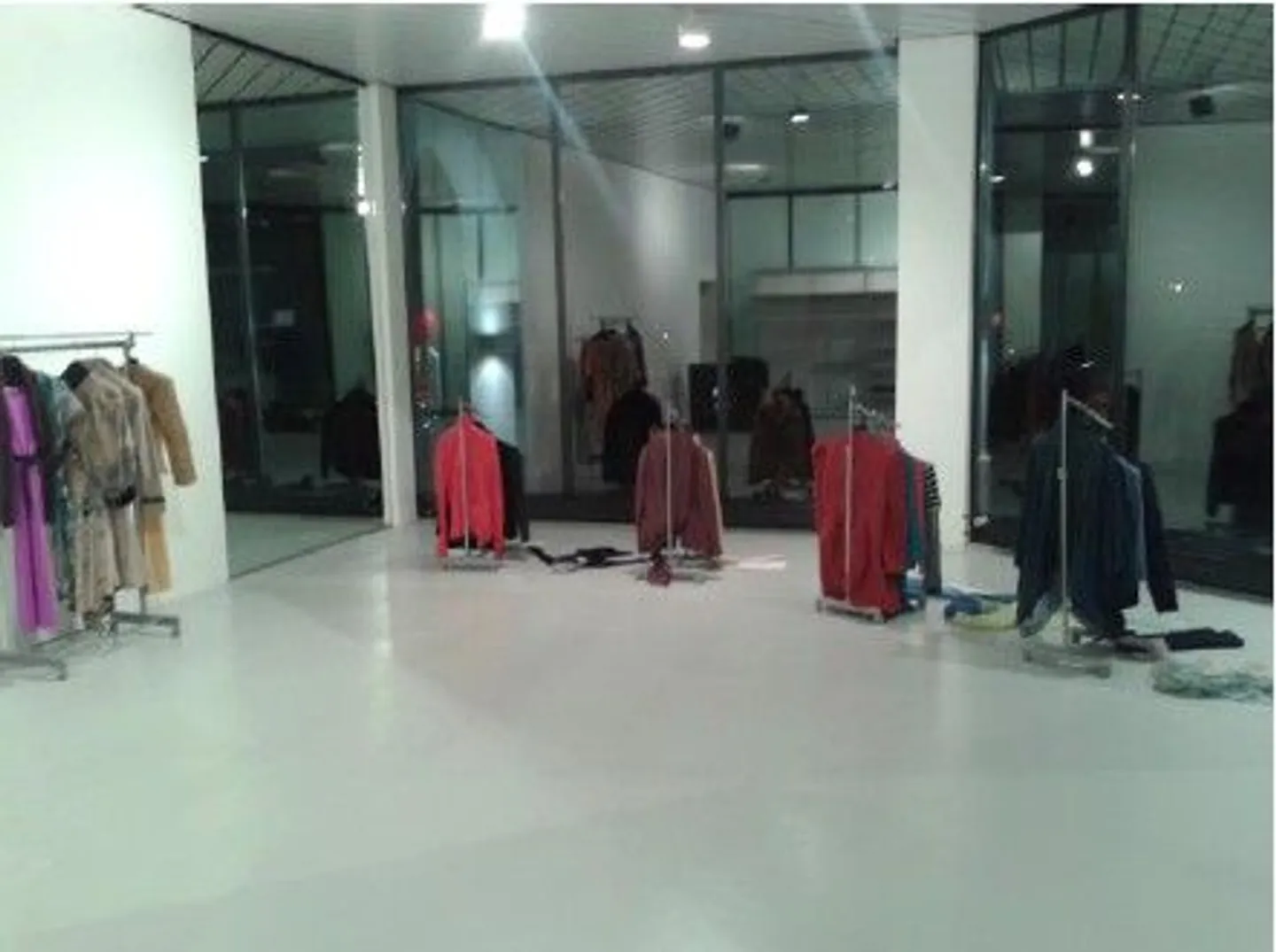 Retail space in the center of Obersee with over 8m window front in Arosa - Photo 4 of 8