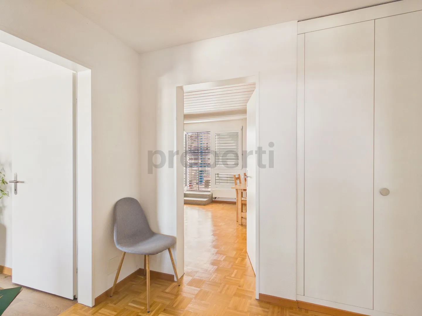 Bright 2.5-Room Apartment with Balcony - Photo 6 of 11