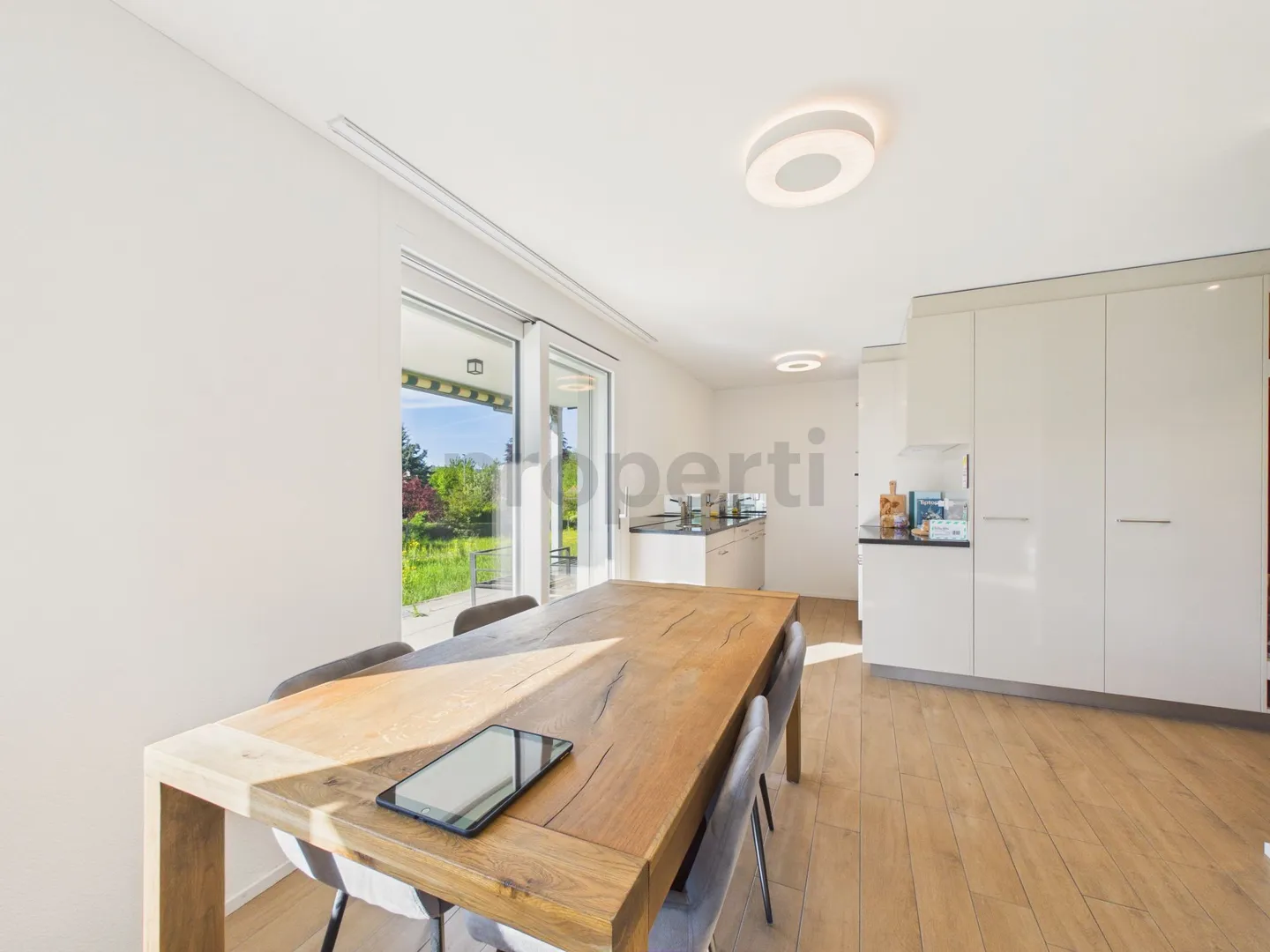 Moderne 2.5-Zimmer-Wohnung in Täuffelen - Foto 2 von 13