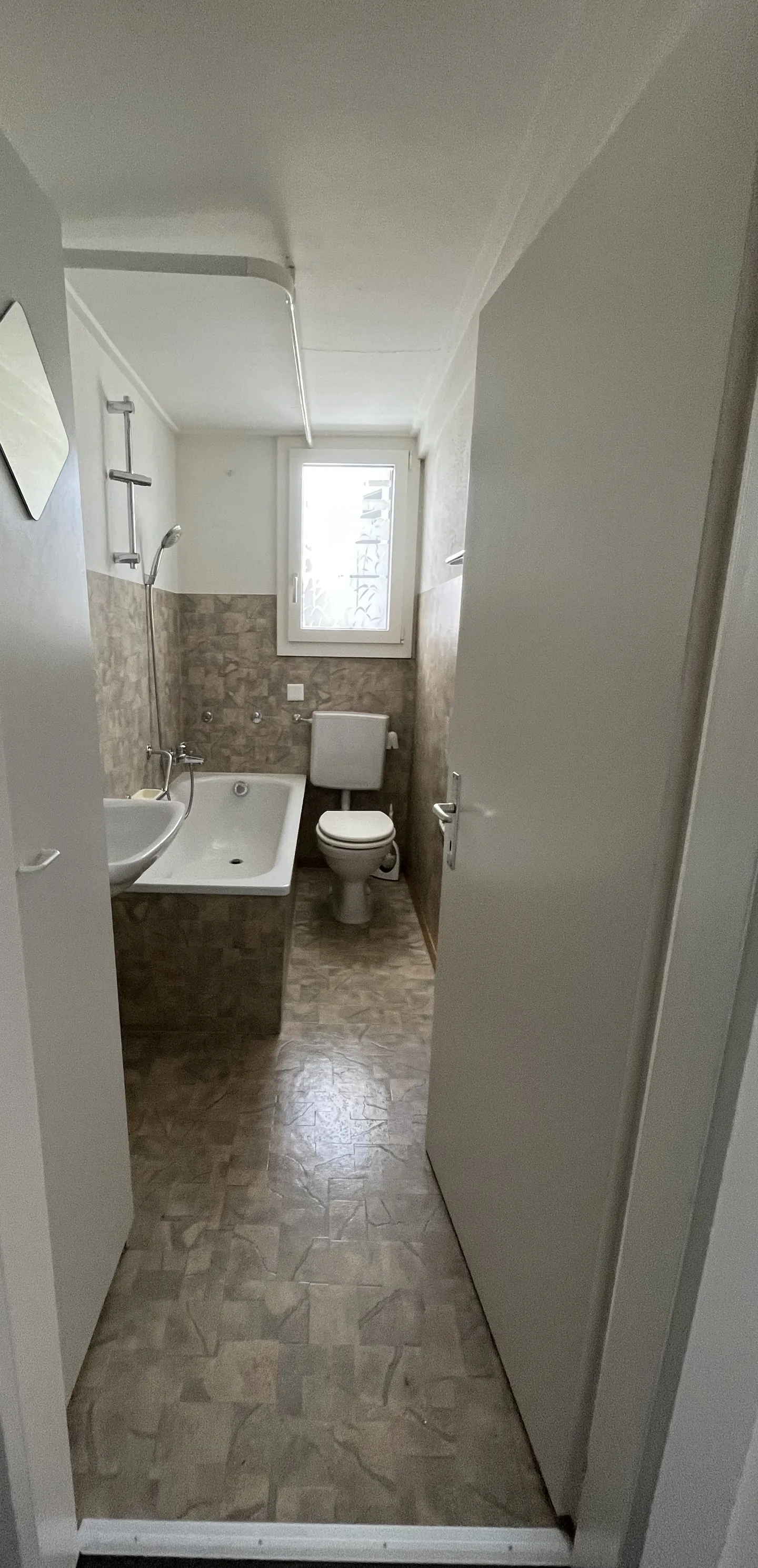Appartement mansardé confortable de 3 pièces avec vue lointaine à Herzogenbuchsee - Photo 7 sur 8