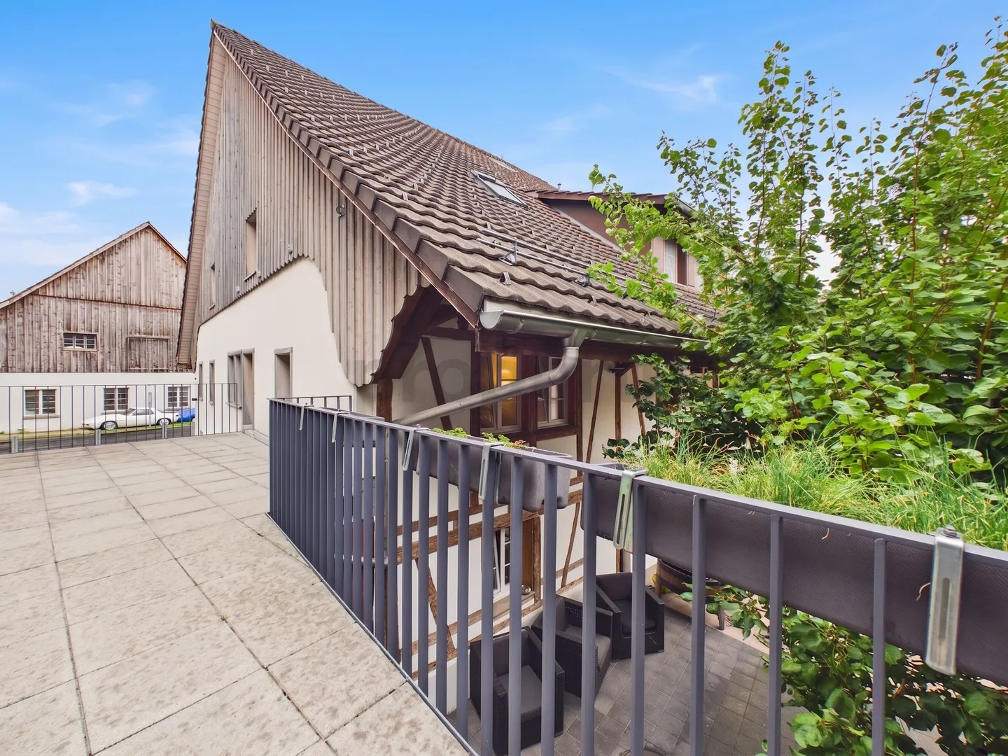 Einzigartige Doppel-Immobilie: Luxus-EFH mit Pool + top renoviertes Reiheneckhaus (Rendite oder Mehrgenerationen) - Foto 8 di 13