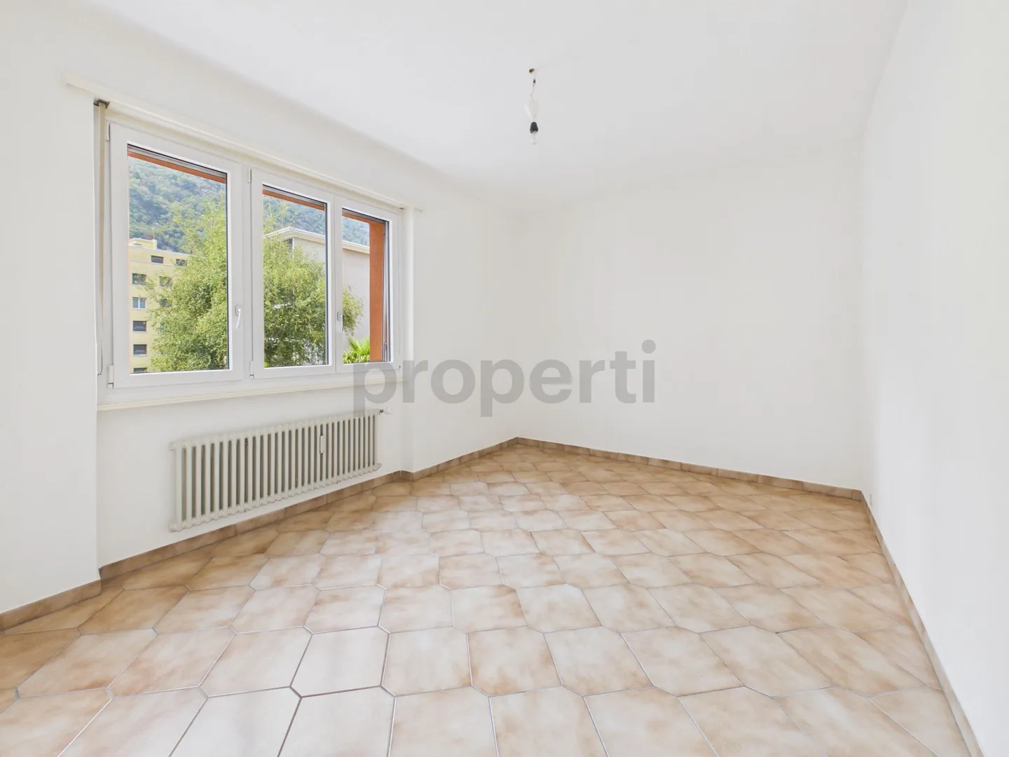 Elegante appartamento rinnovato con balcone - Foto 7 von 11