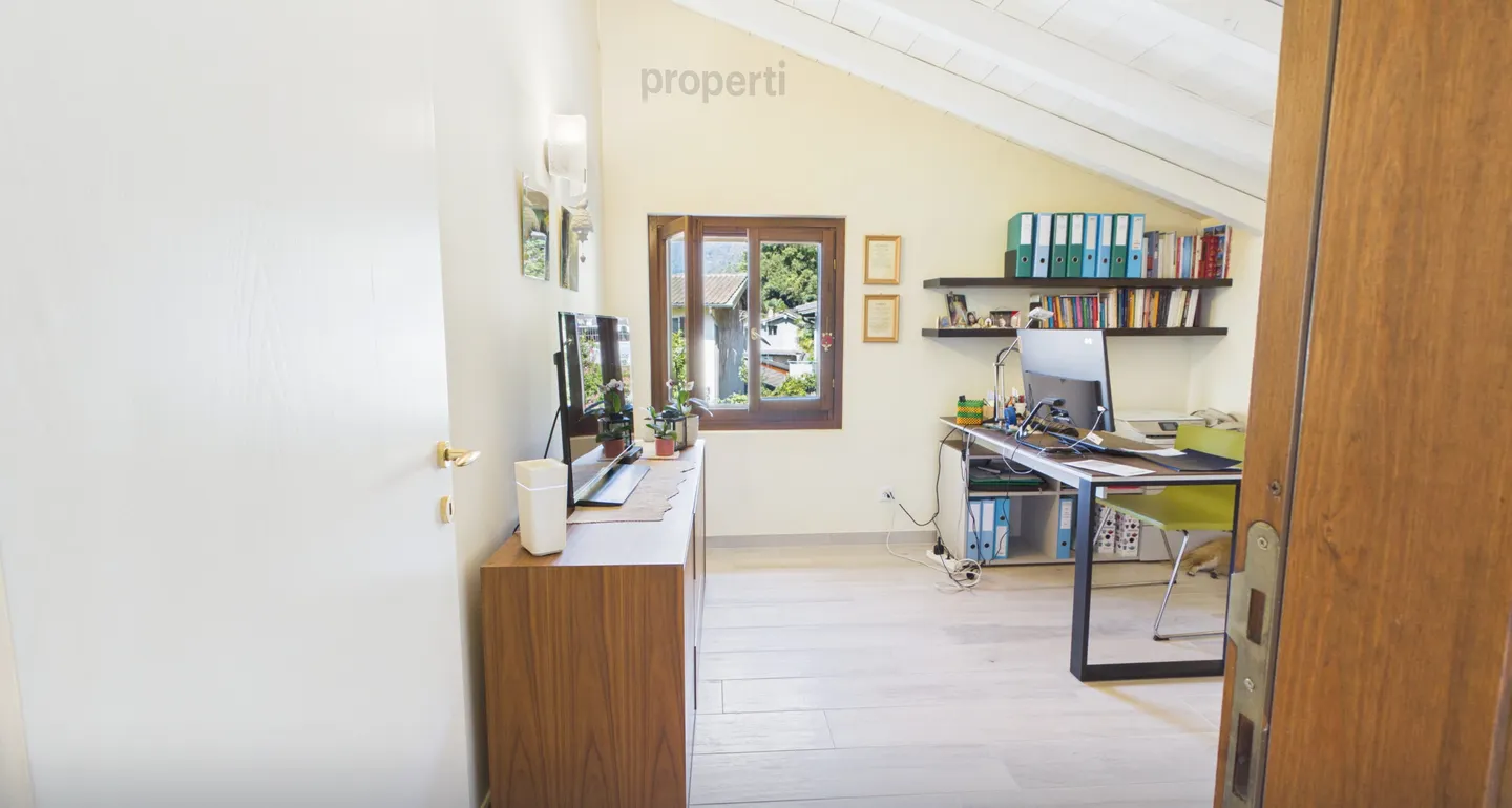 Penthouse di Lusso con Vista Lago - Foto 8 di 13
