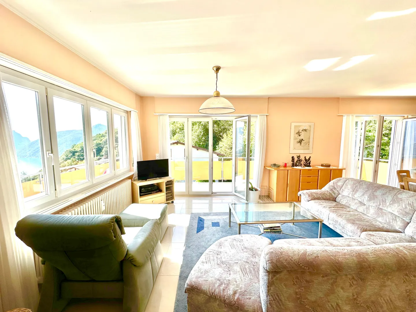 Elegant 3.5 Room Penthouse with Lake Lugano View - Photo 2 of 11