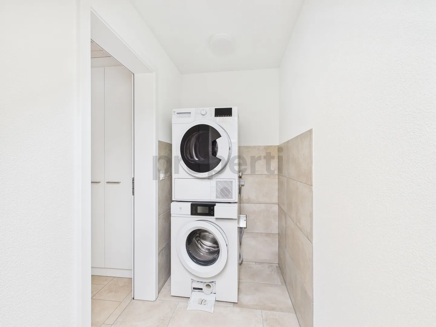 Appartement en penthouse spacieux de 3,5 pièces à Günsberg - confort moderne dans un emplacement calme - Photo 7 sur 9