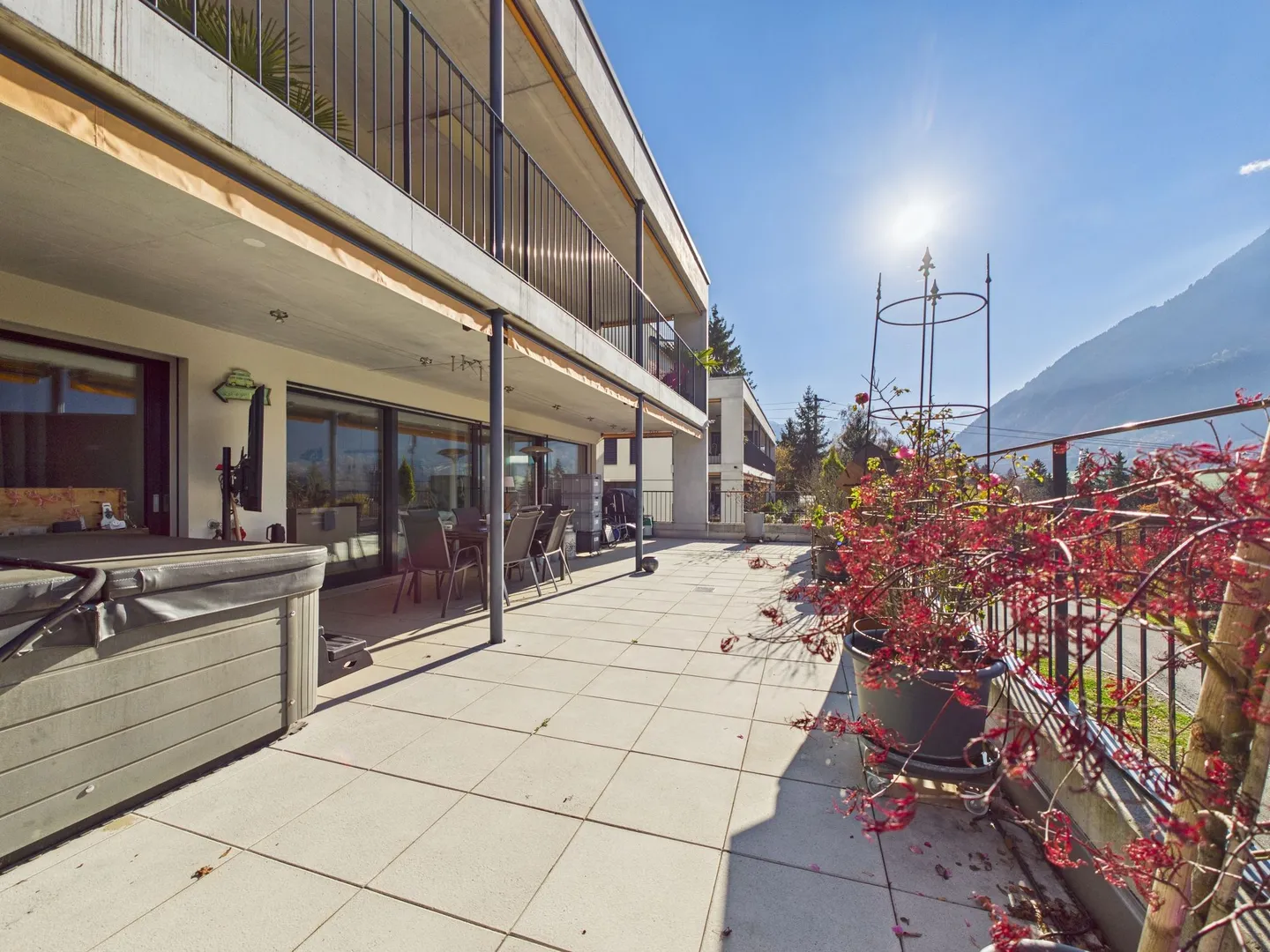 Helle, moderne 4.5-Zimmer-Wohnung mit einzigartiger Terrasse und Panorama-Aussicht in Spiez - Foto 10 di 11