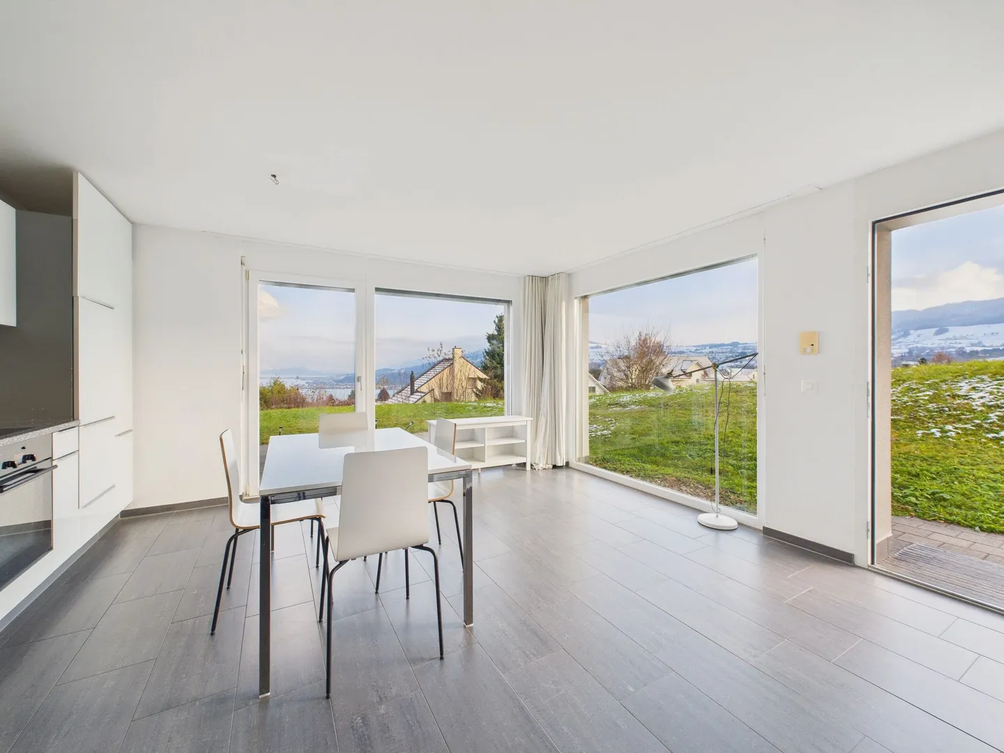 Appartamento moderno di 2,5 locali in una posizione panoramica tranquilla di Richterswil - Foto 2 di 13