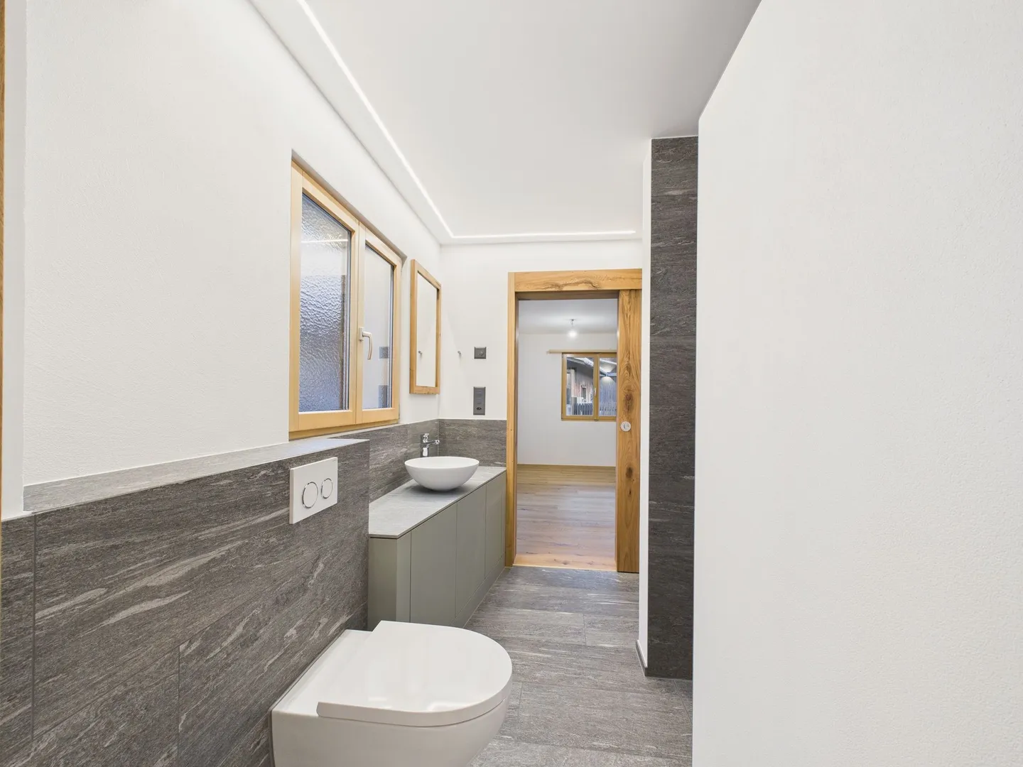 Neu renovierte 2.5-Zimmer-Wohnung mit Abstellraum und Keller, Degen - Foto 8 di 12