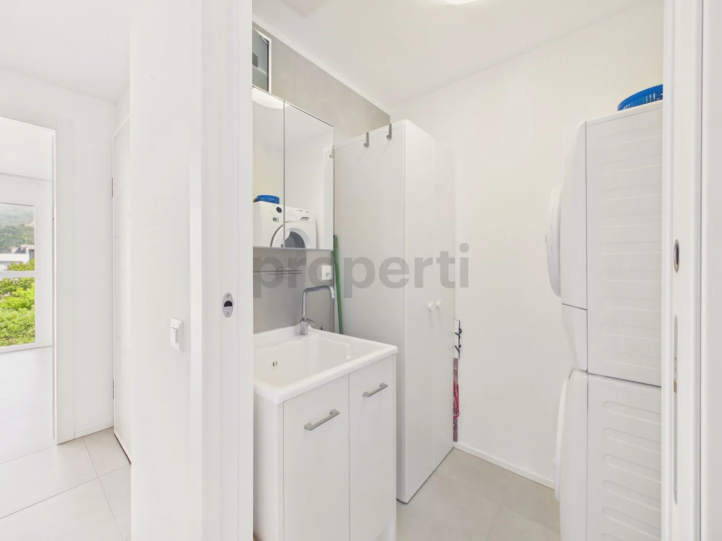 Moderno 3.5 locali con grande terrazza, Giubiasco - Foto 12 von 13