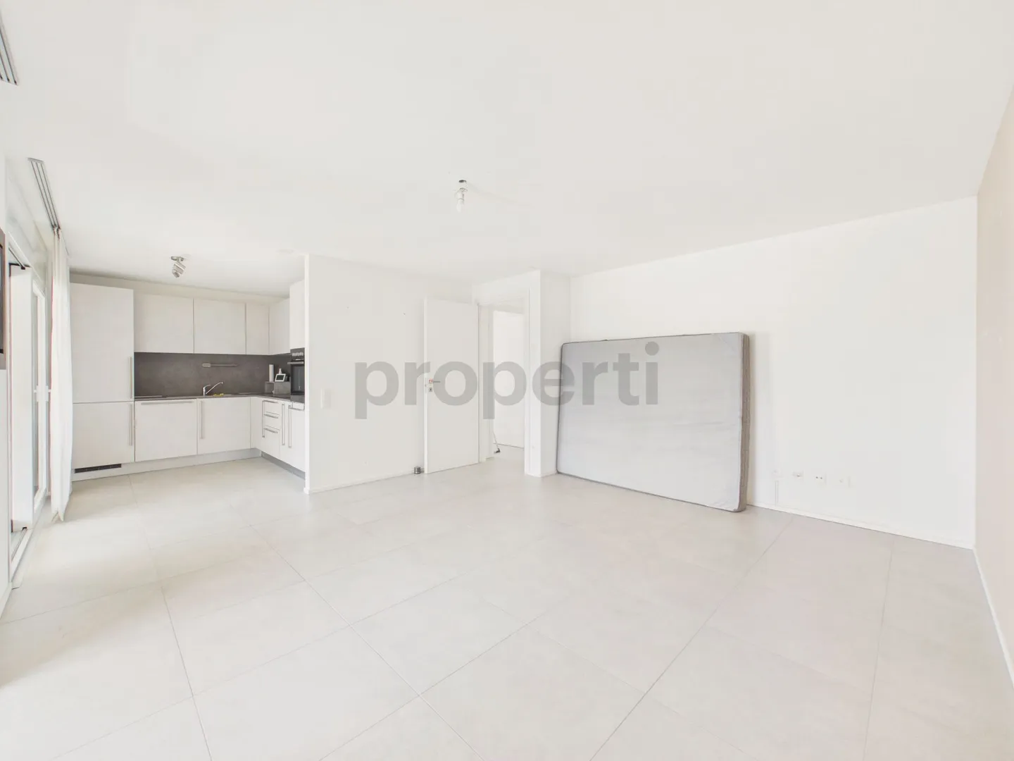 Moderno 3.5 locali con grande terrazza, Giubiasco - Foto 7 von 13