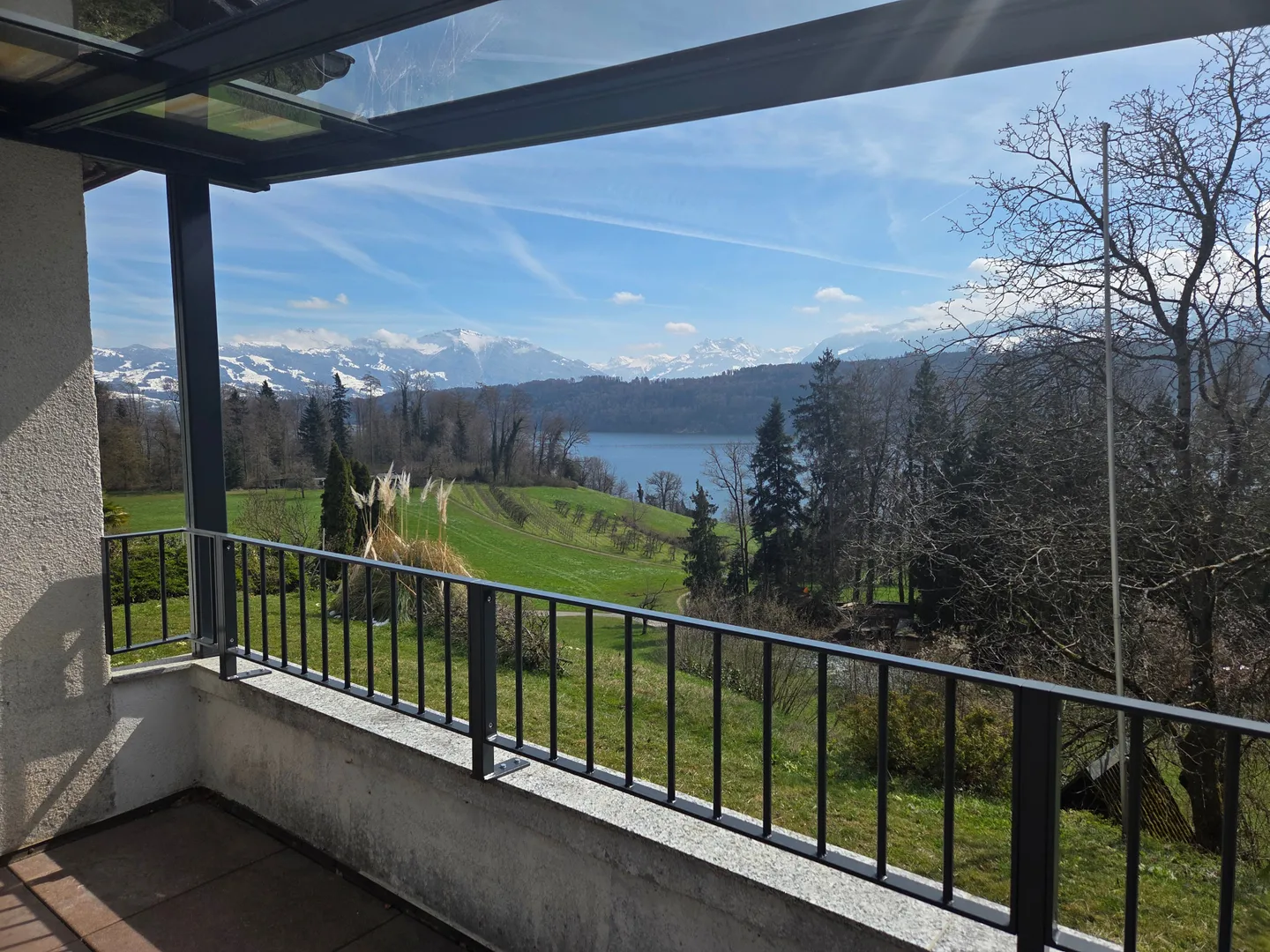 Wohntraum am Zürichsee: Exklusive Maisonette mit Seesicht und eigenem Gartenanteil - Photo 4 sur 9