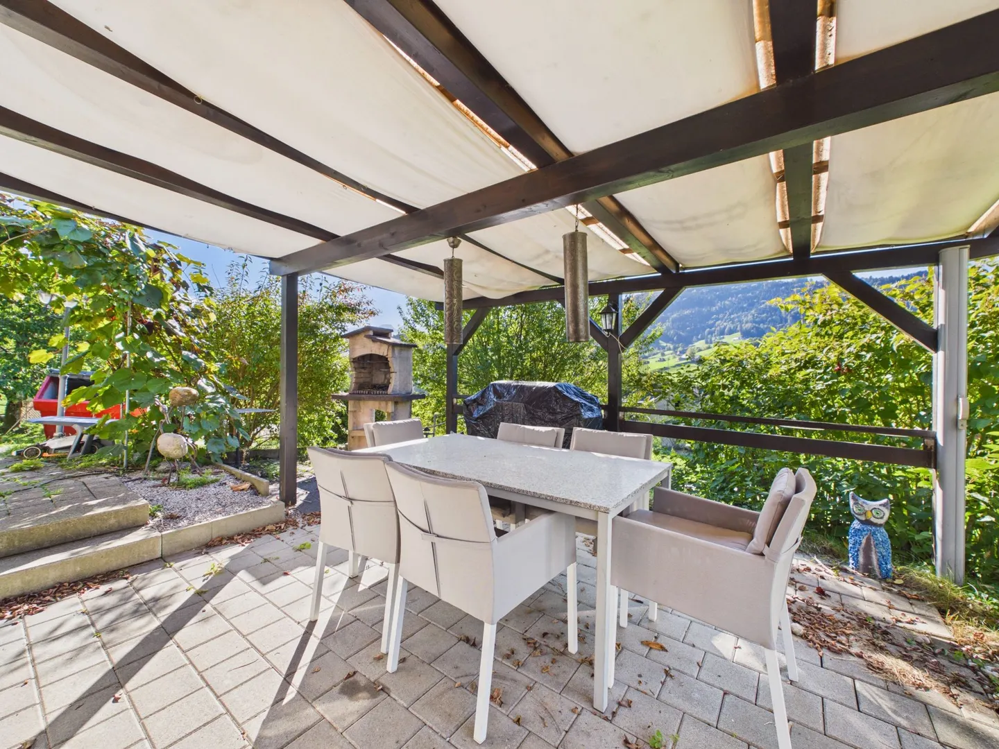 Historic Single-Family House with Plenty of Space and Development Potential in Ebnat-Kappel, SG - Photo 10 of 12