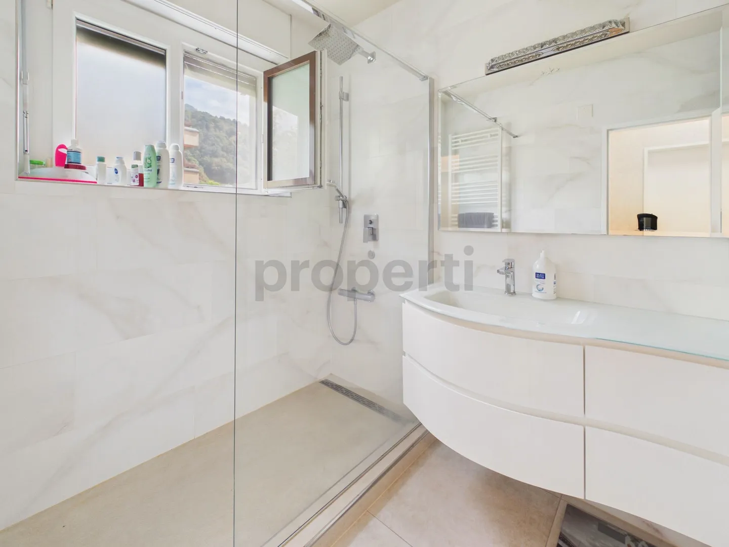 Appartamento rinnovato con piscina - Foto 12 di 13