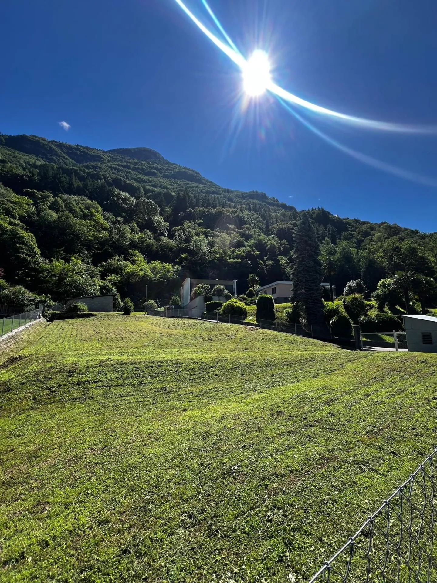 Buildable land R2 located in a prime position in Osogna - Photo 1 of 4