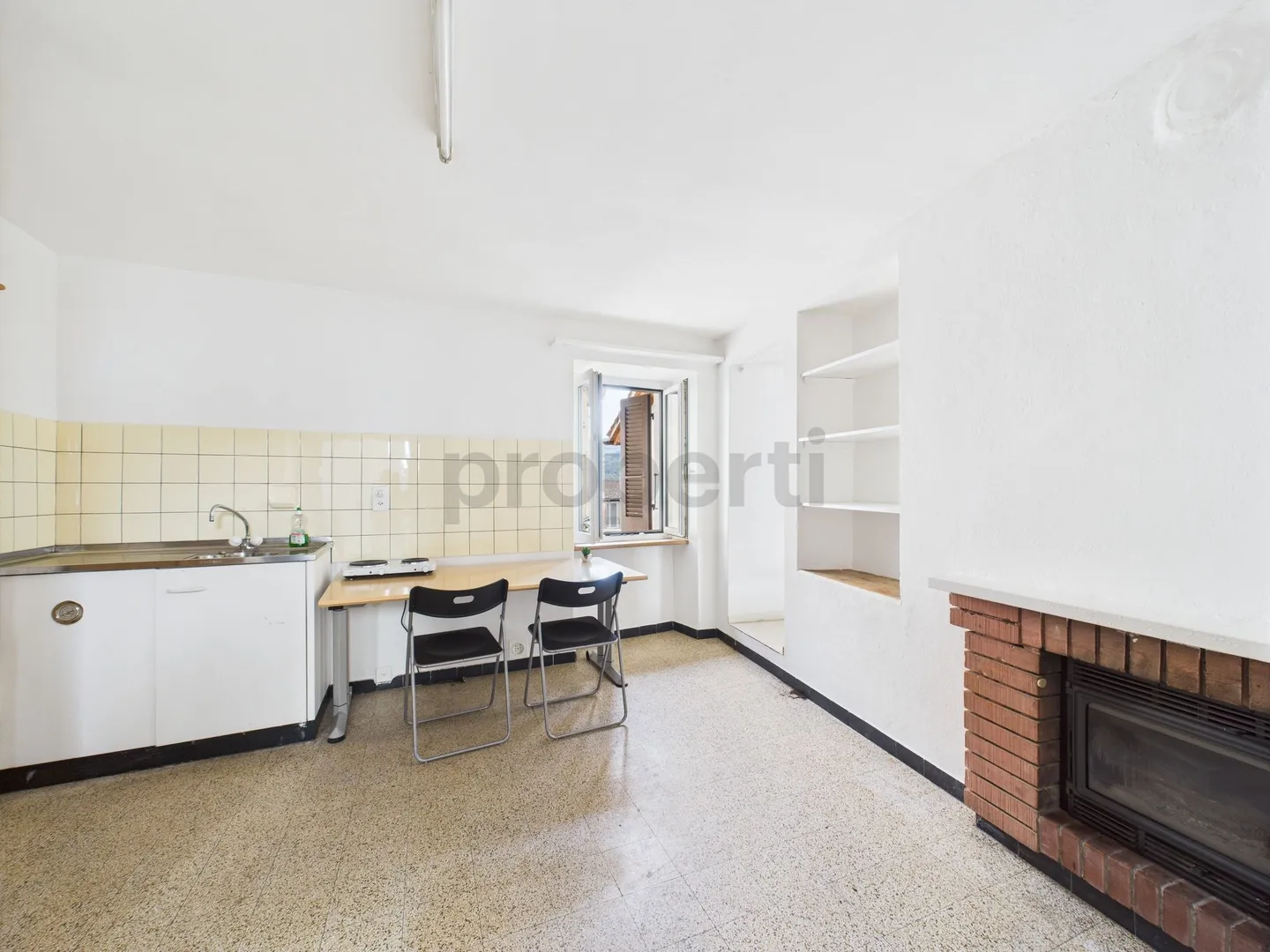 8-Zimmer-Haus mit authentischem Charme im historischen Dorf Novaggio mit Panoramablick und Seeblick - Foto 5 von 13