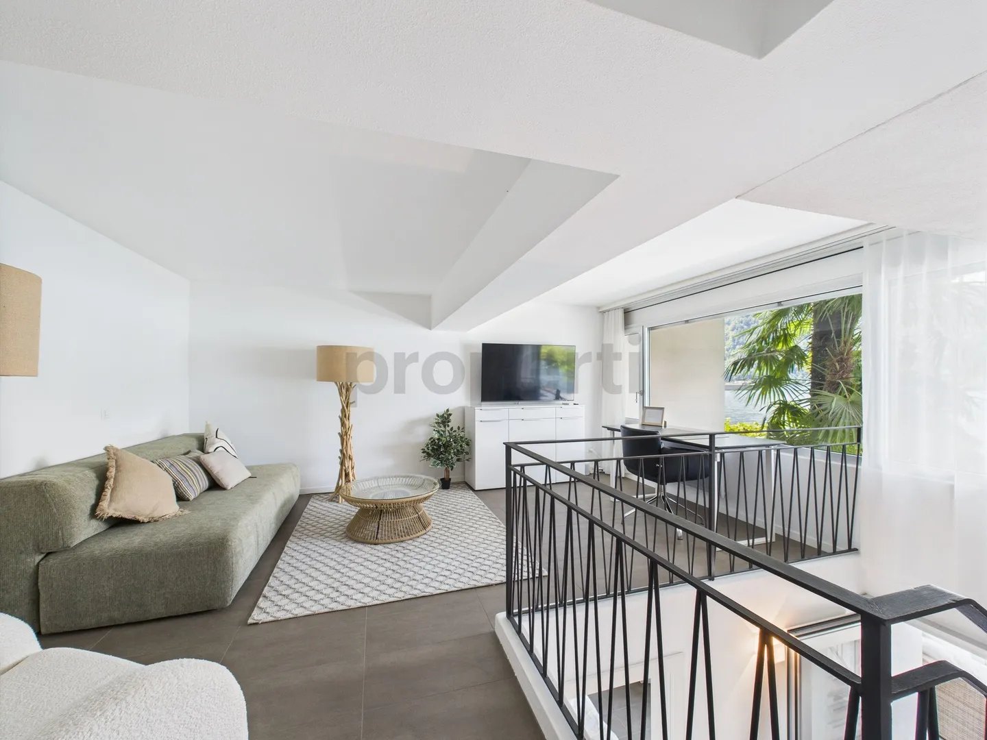 Elegante Villa in Bissone mit direktem Zugang zum Luganersee - Foto 7 von 13