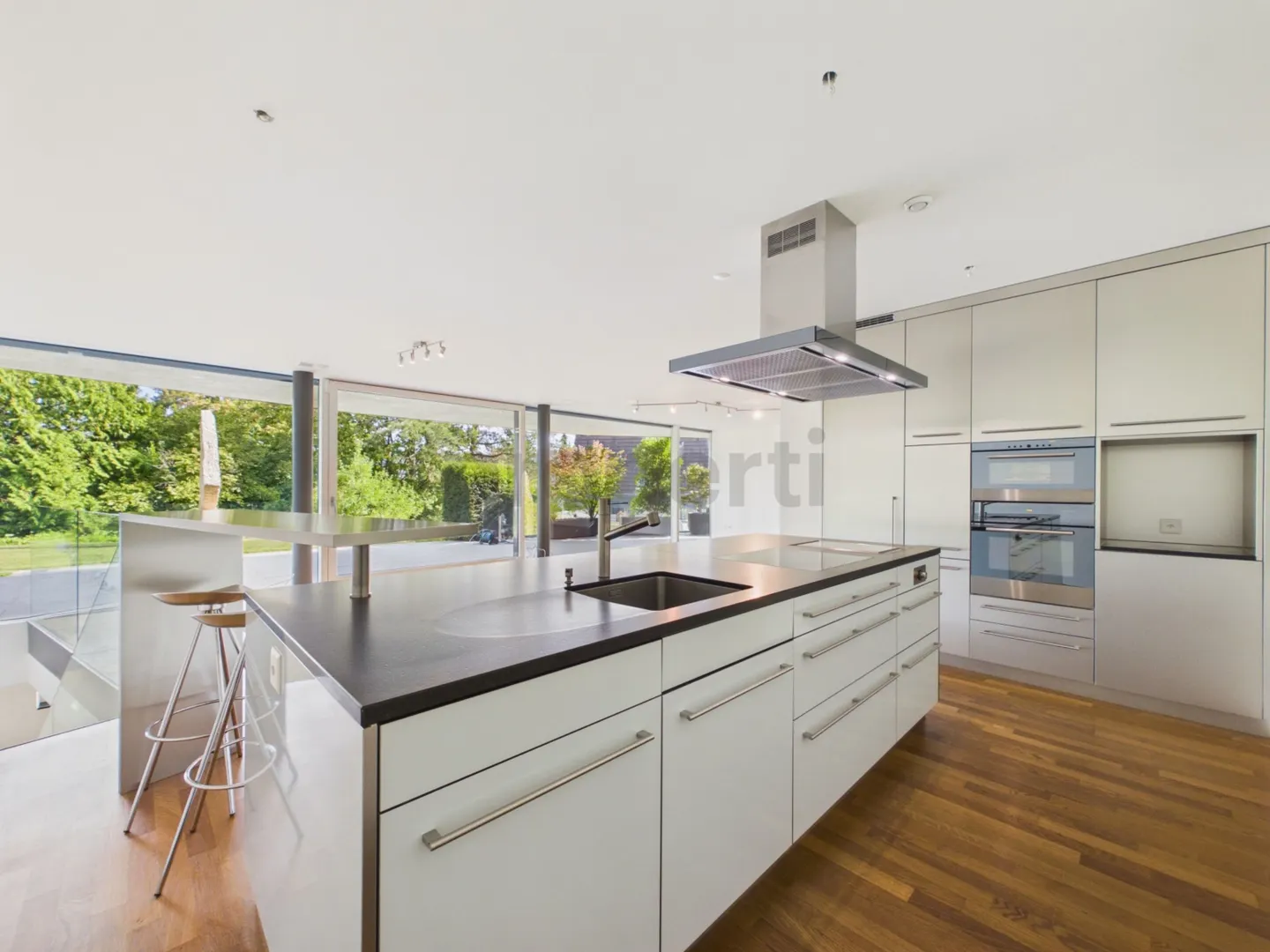 Exklusive grosszügige 3.5 Zimmer Wohnung mit Terrassenplatz und Garten im Park-Feeling - Foto 4 von 11