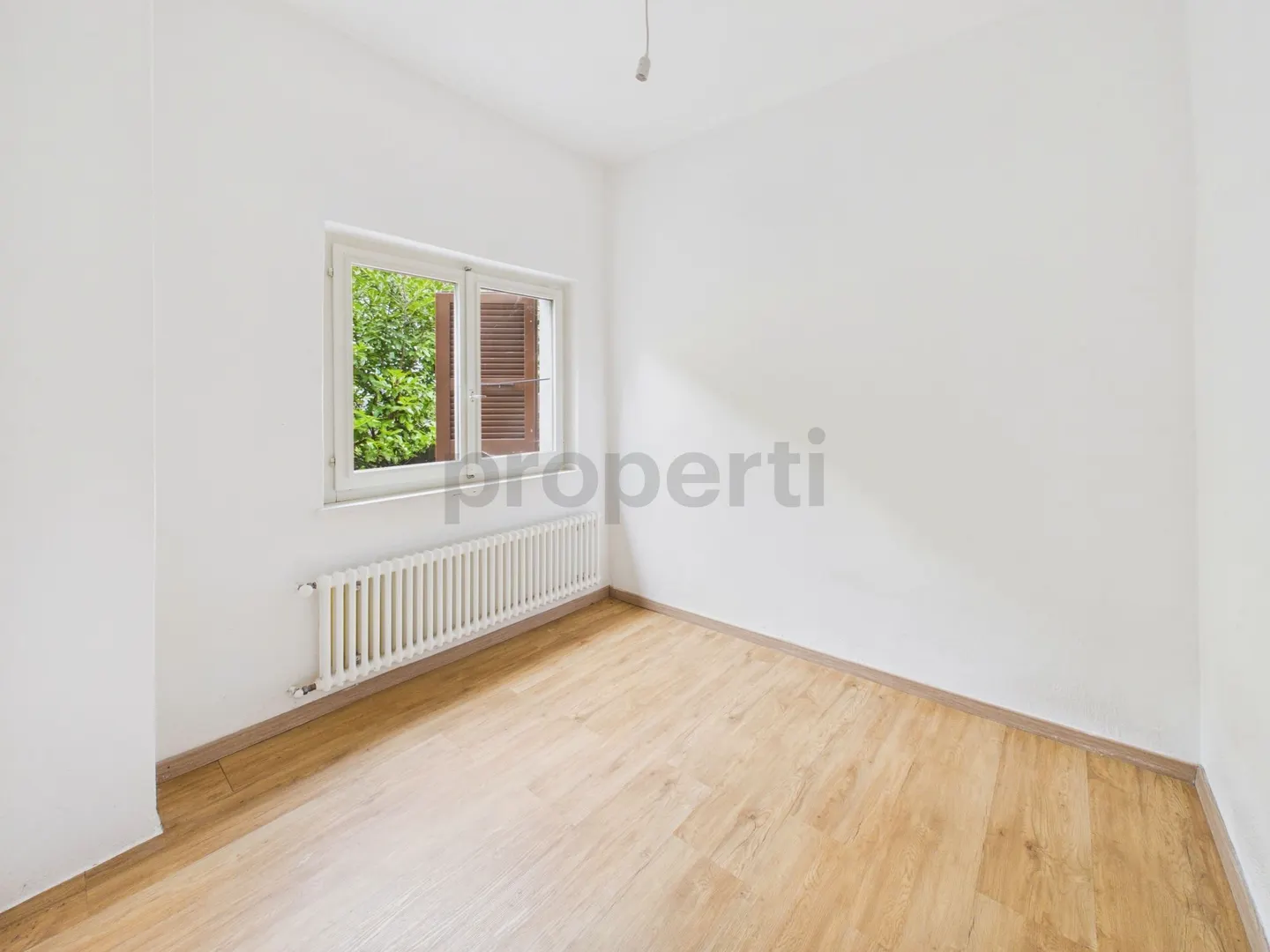 Casa bifamiliare con vista panoramica in zona residenziale di Cugnasco - Photo 8 sur 13