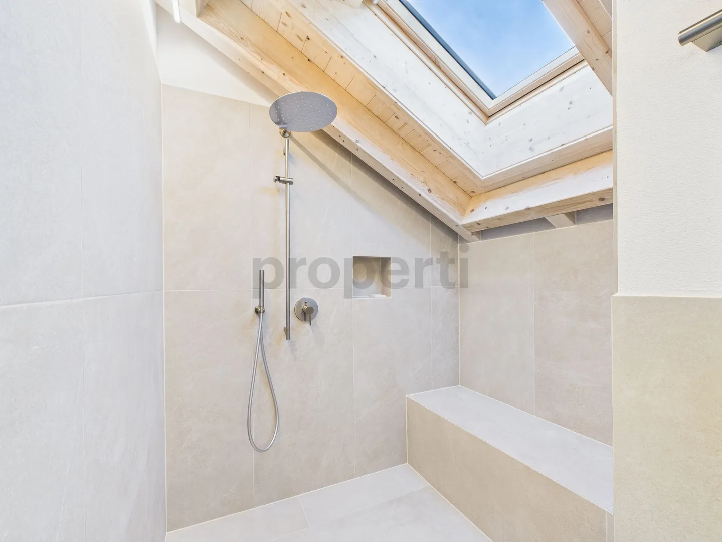 Dreamlike 4.5-room maisonette apartment in Domat/Ems - Photo 11 of 13