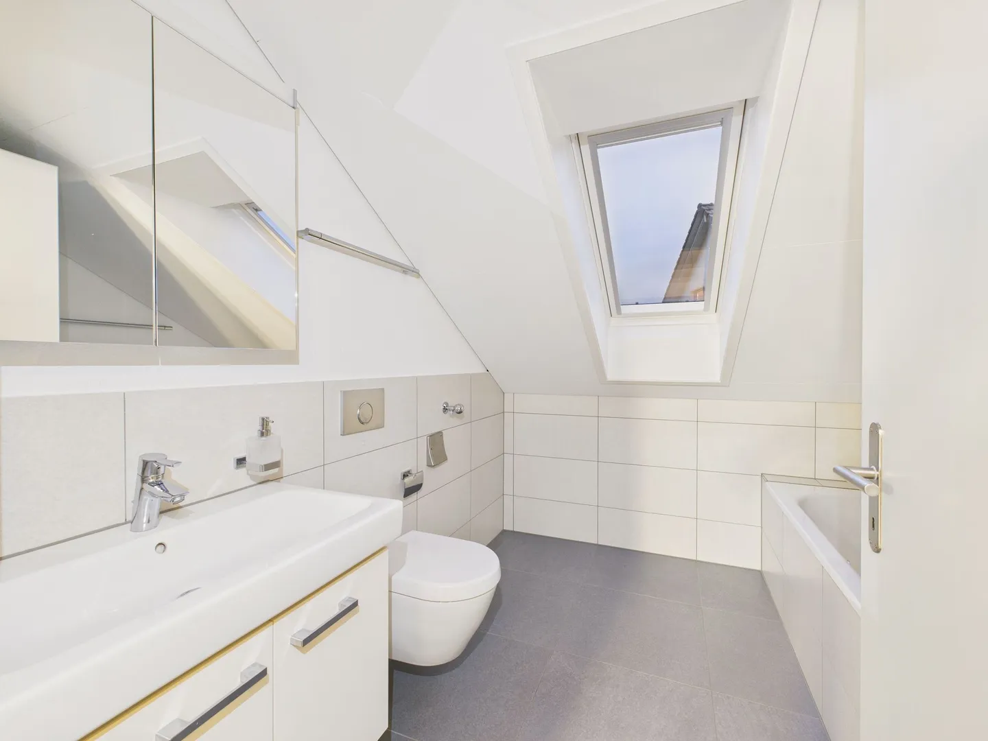 Appartement moderne de 5,5 pièces avec ascenseur et parking, Muri AG - Photo 9 sur 12