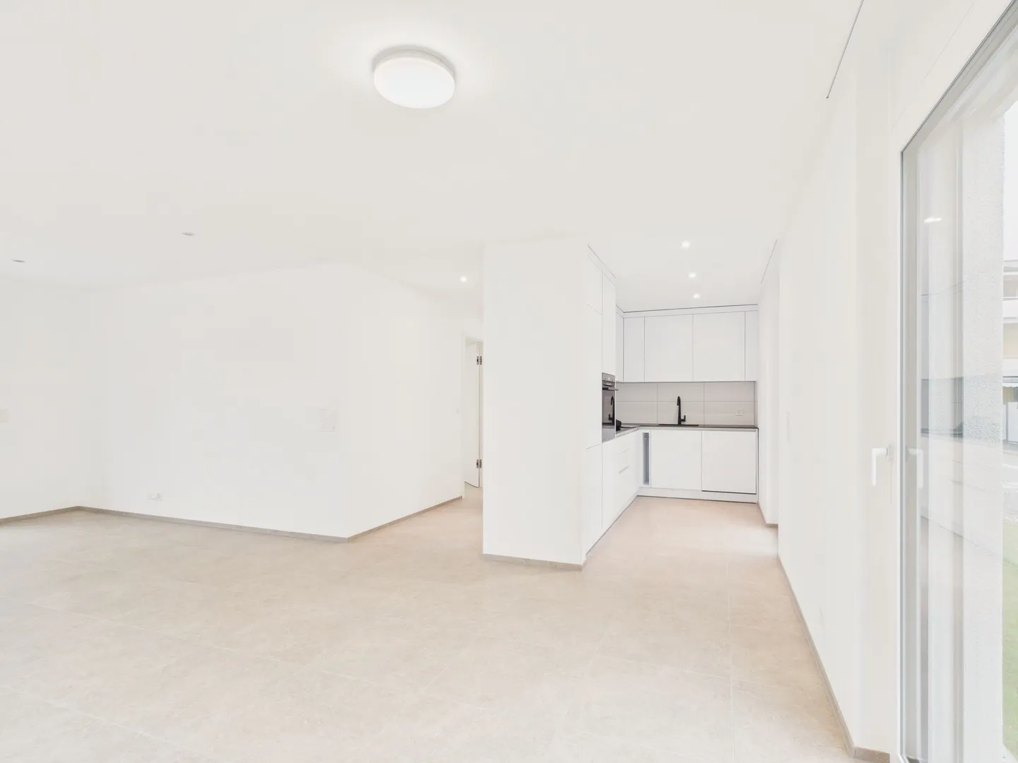 Appartement moderne de 3,5 pièces avec terrasse - Photo 4 sur 12