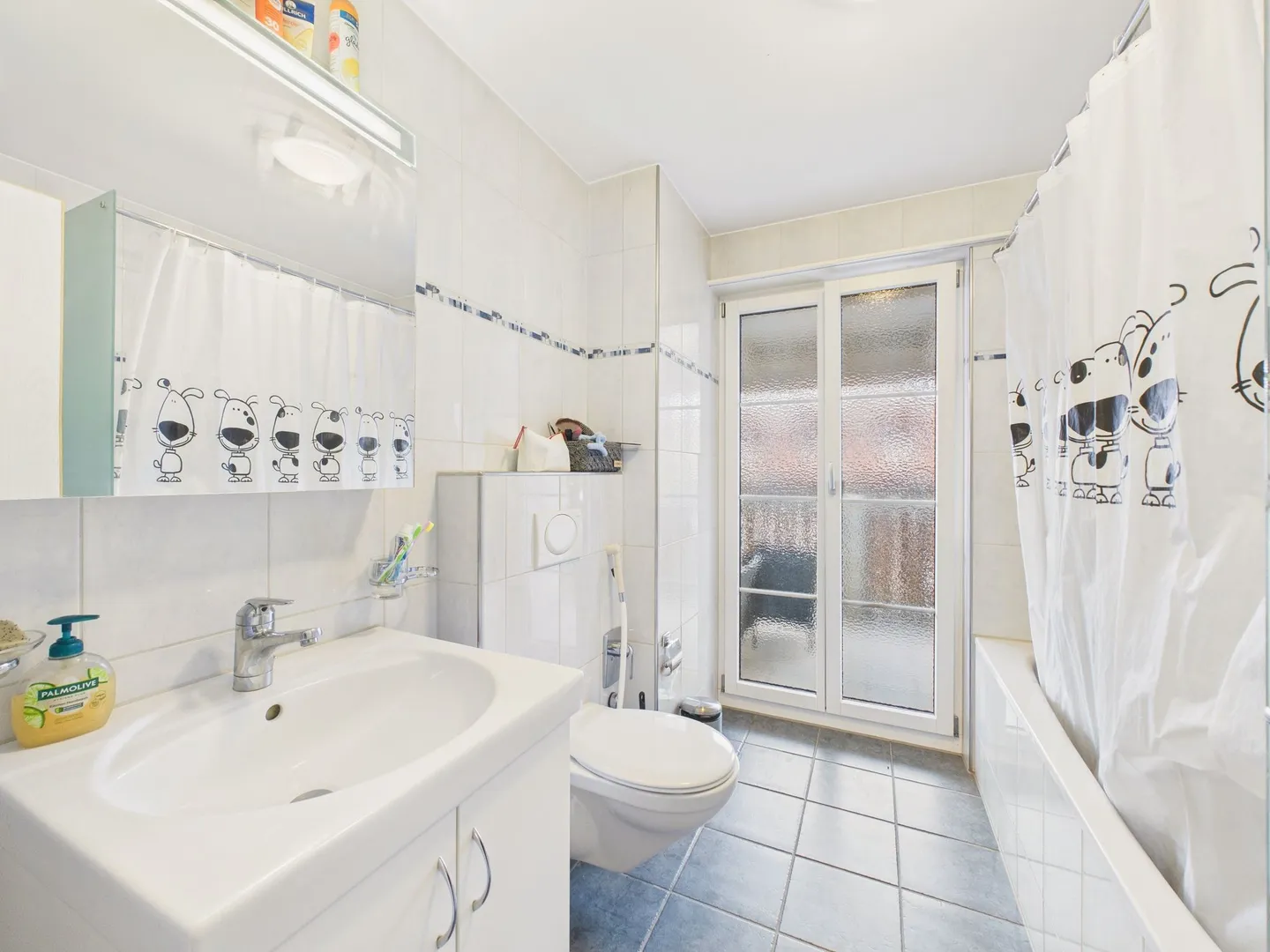 Bright 4.5-room apartment with 2 balconies in Bachenbülach - Photo 6 of 8