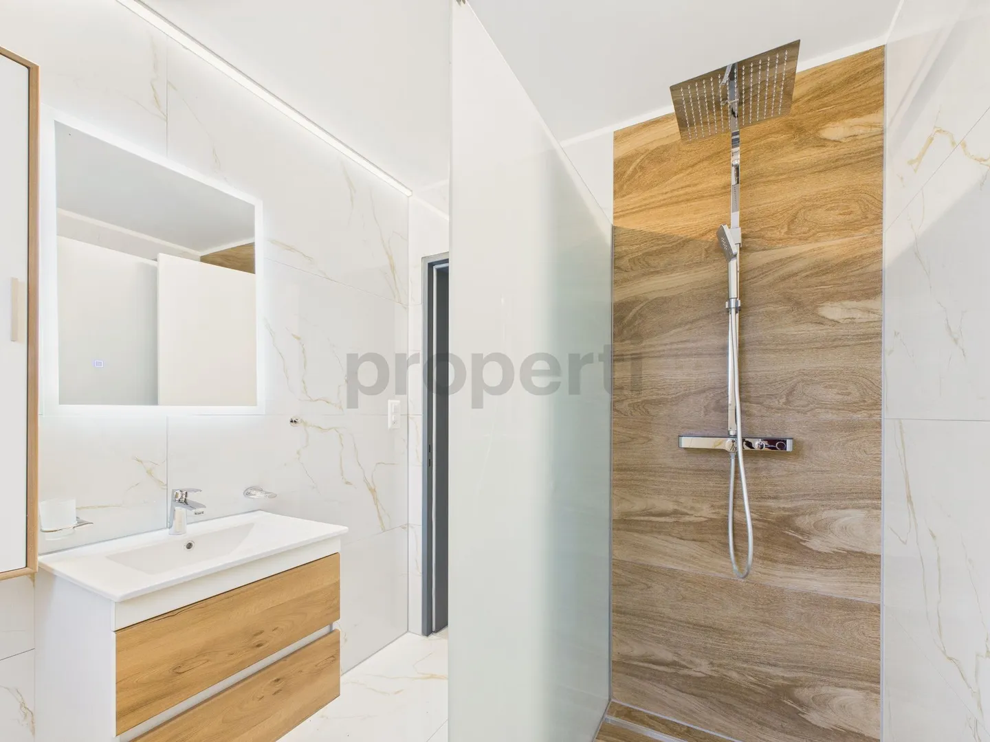 Light-Filled 3-Room Apartment with Terrace in Rietheim - Photo 9 of 12