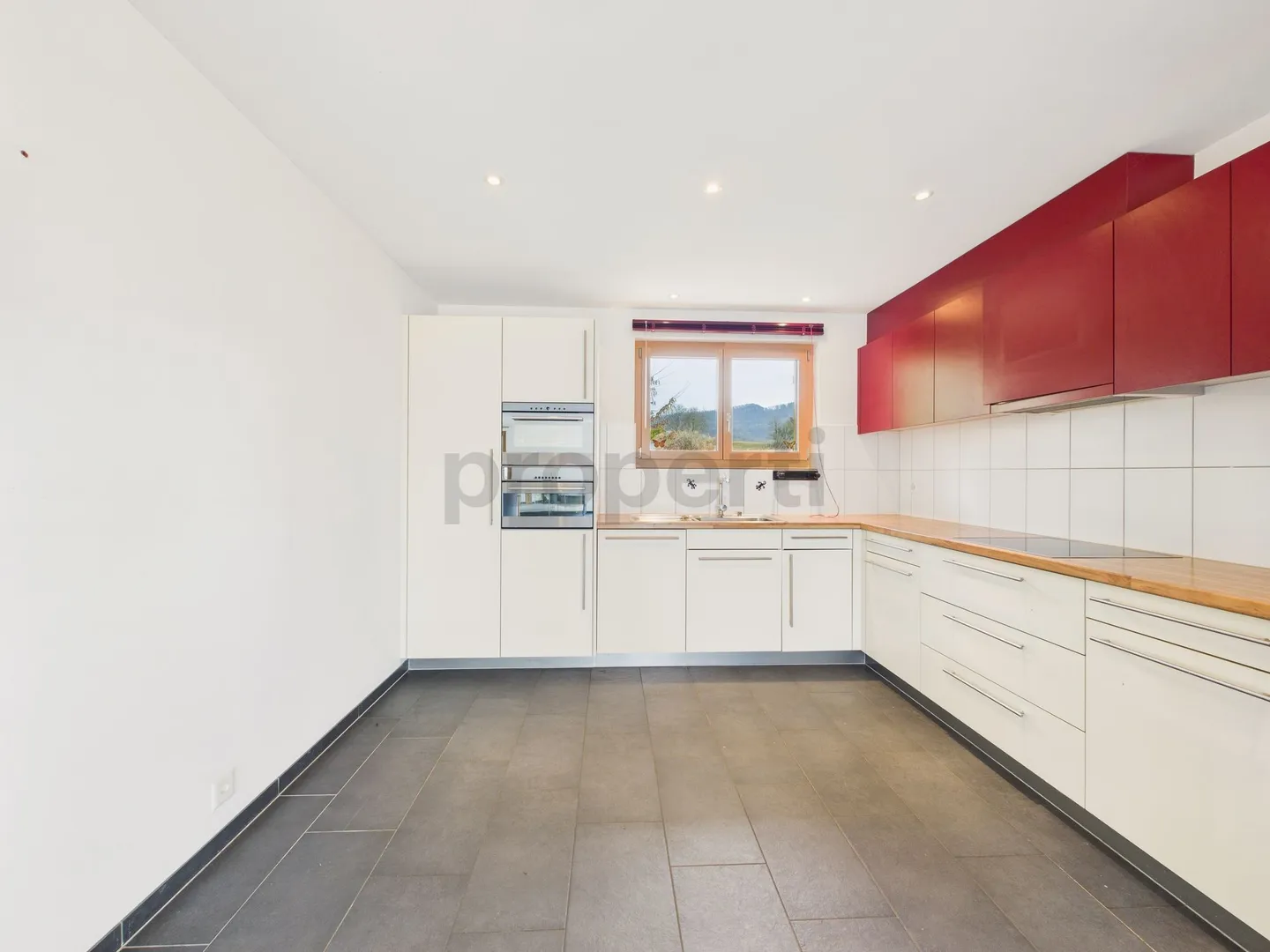 Casa unifamiliare tranquilla di 4,5 stanze con grande terrazza a Breitenbach - Foto 4 di 10