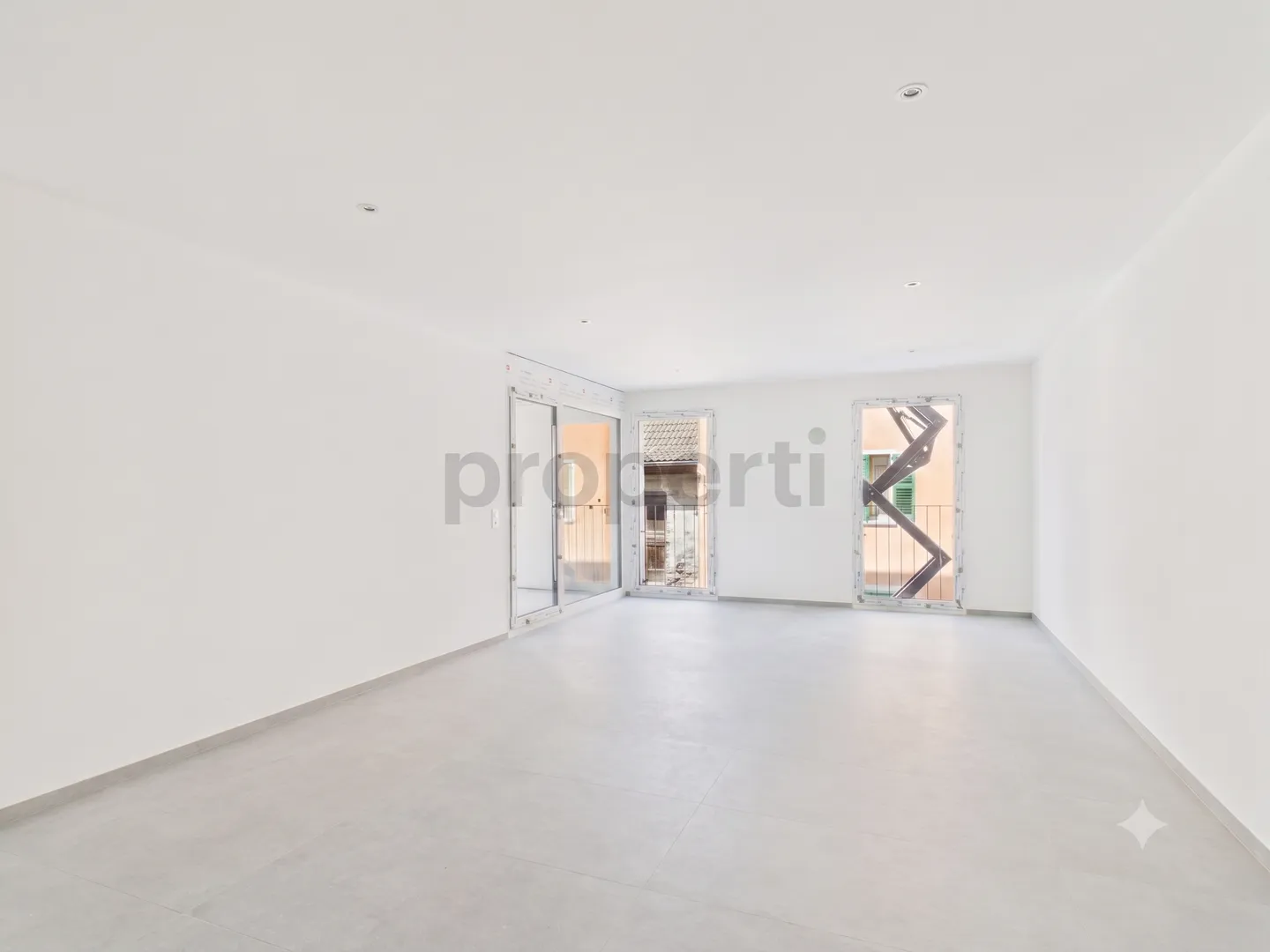 Attique moderne de 2.5 pièces avec ascenseur et place de parking, Biasca - Photo 2 sur 13