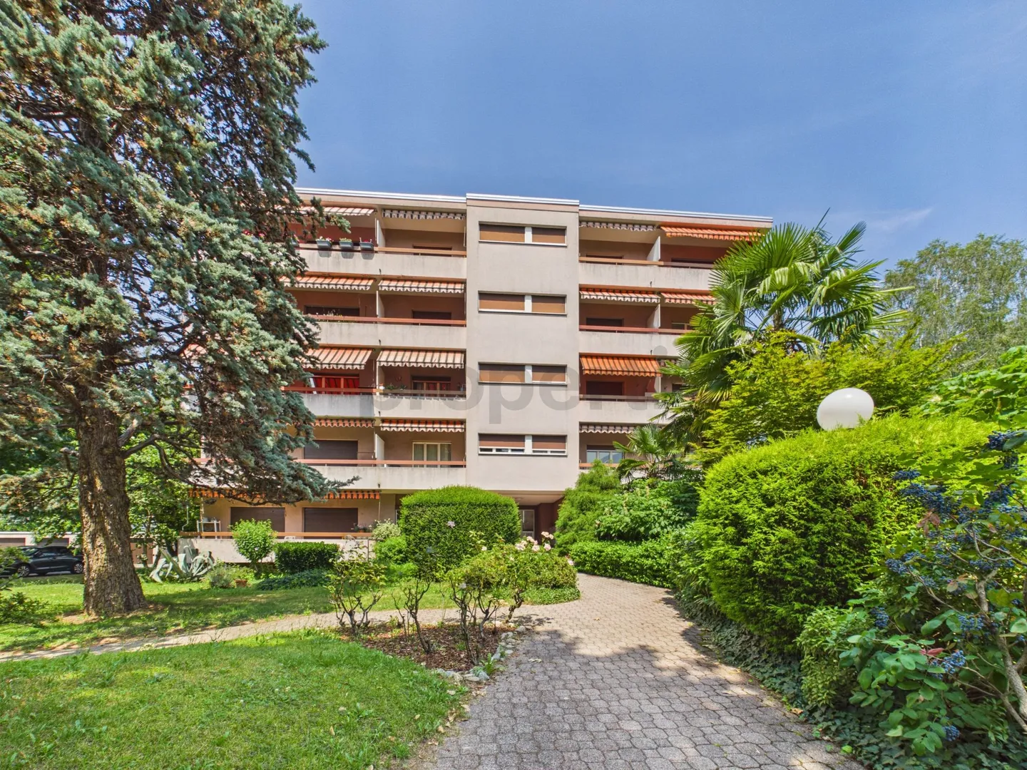 Appartamento soleggiato con balconi - Foto 1 di 10