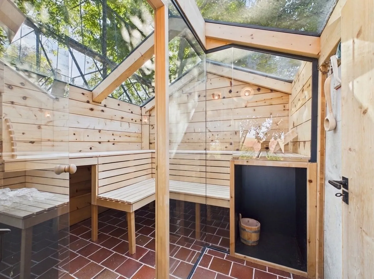 Charmante und naturnahe 4.5-Zi.-Wohnung mit einzigartiger Gemeinschaftsanlage, Pool und Sauna in Arisdorf - Photo 8 of 11