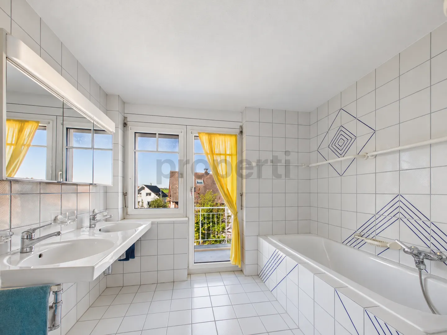 Zona residenziale tranquilla, giardino spazioso e camino accogliente! - Foto 10 di 11
