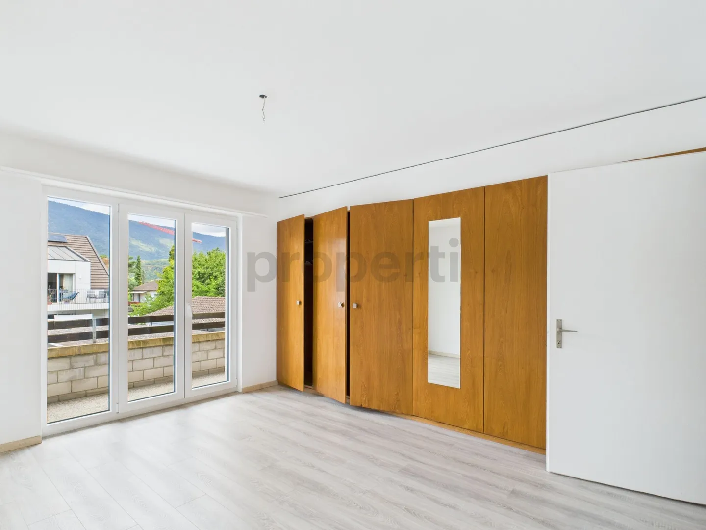 Charming 5.5-room apartment in a quiet neighborhood - Photo 6 of 9