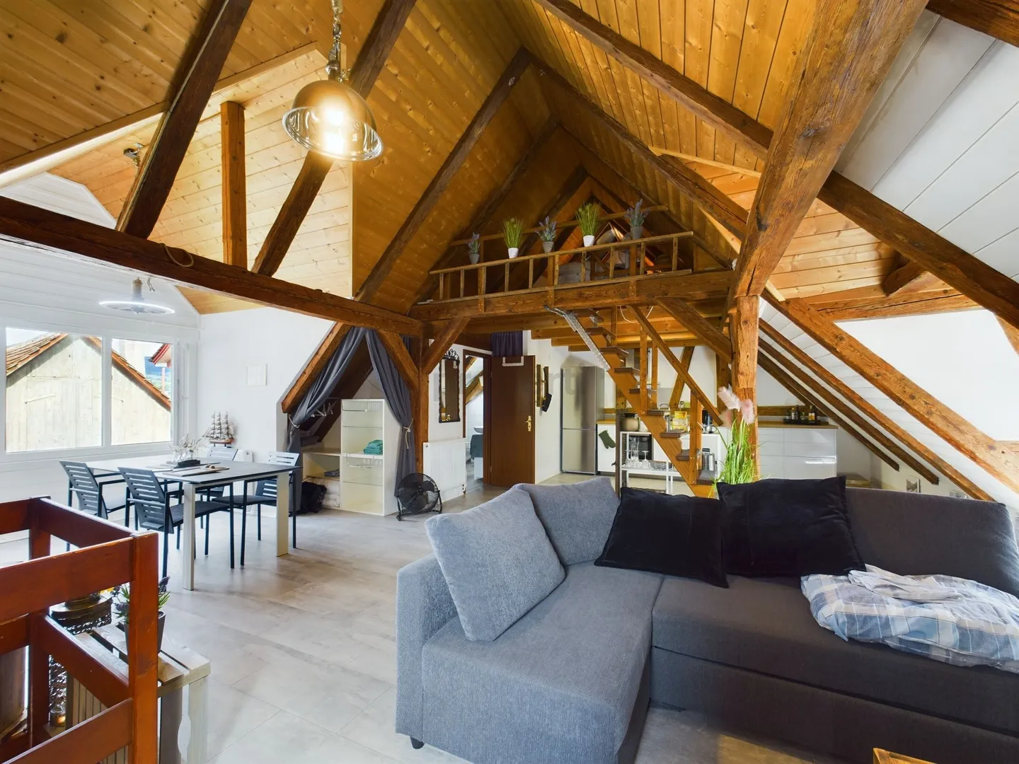 Appartement mansardé meublé de 2 pièces au bord du lac à Steckborn - Photo 1 sur 10