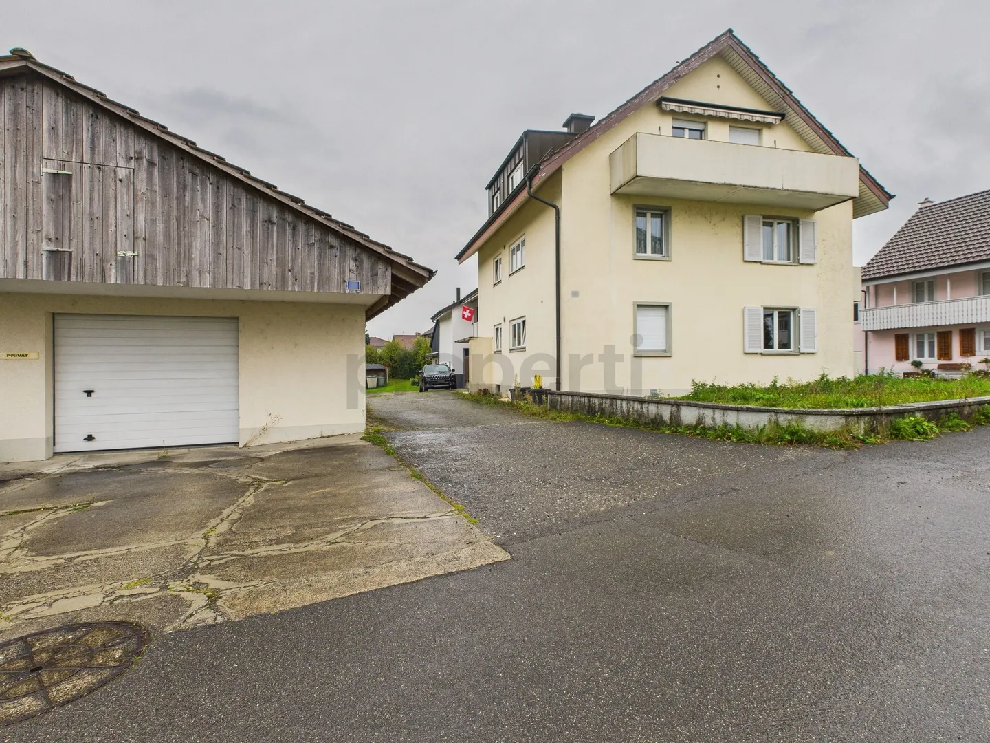 Gepflegtes Mehrfamilienhaus in ruhiger Lage in Full-Reuenthal - Foto 9 von 10
