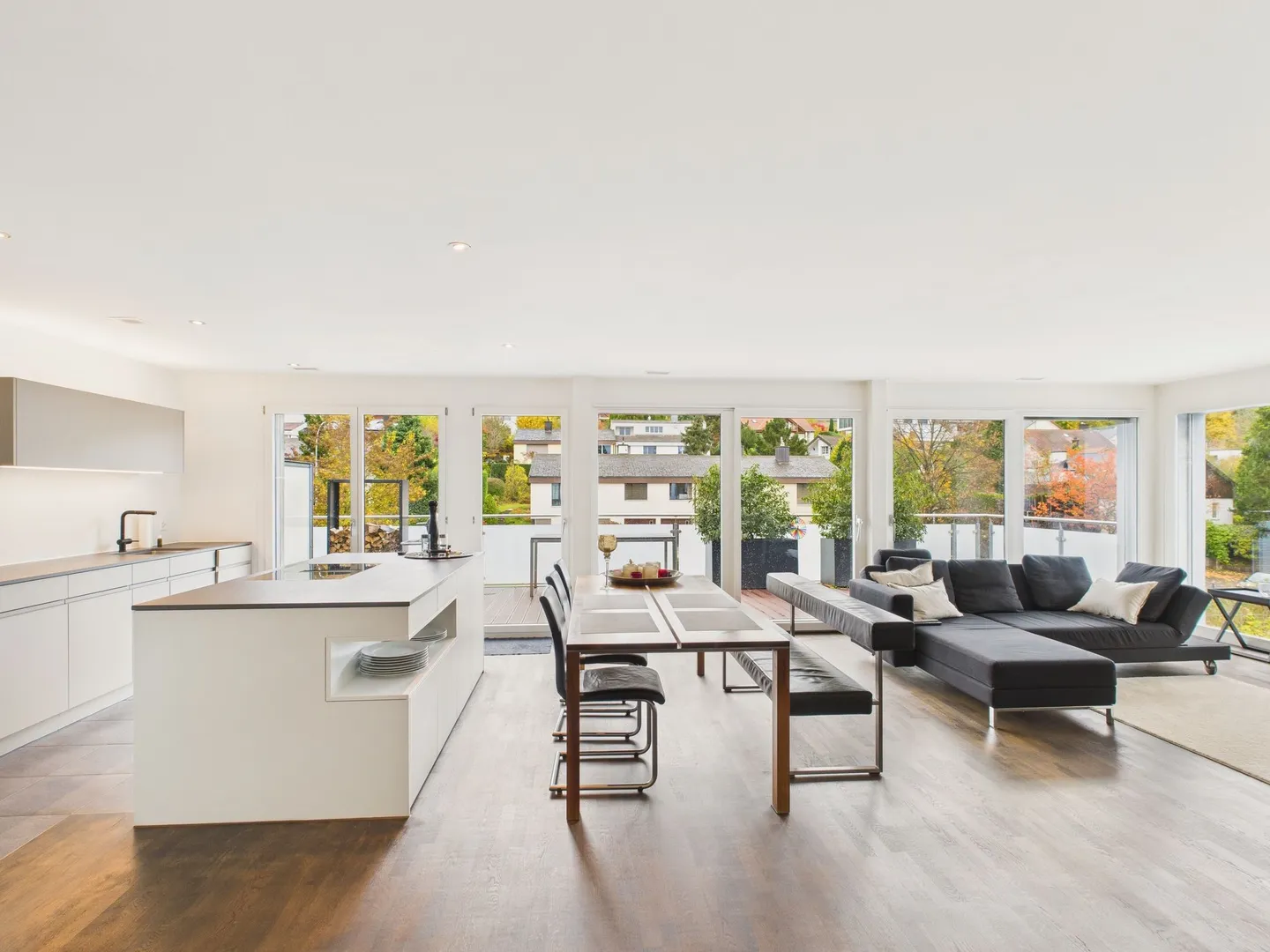 Spacious 5.5-room apartment with terrace in Ebmatingen, Canton of Zurich - Photo 4 of 13