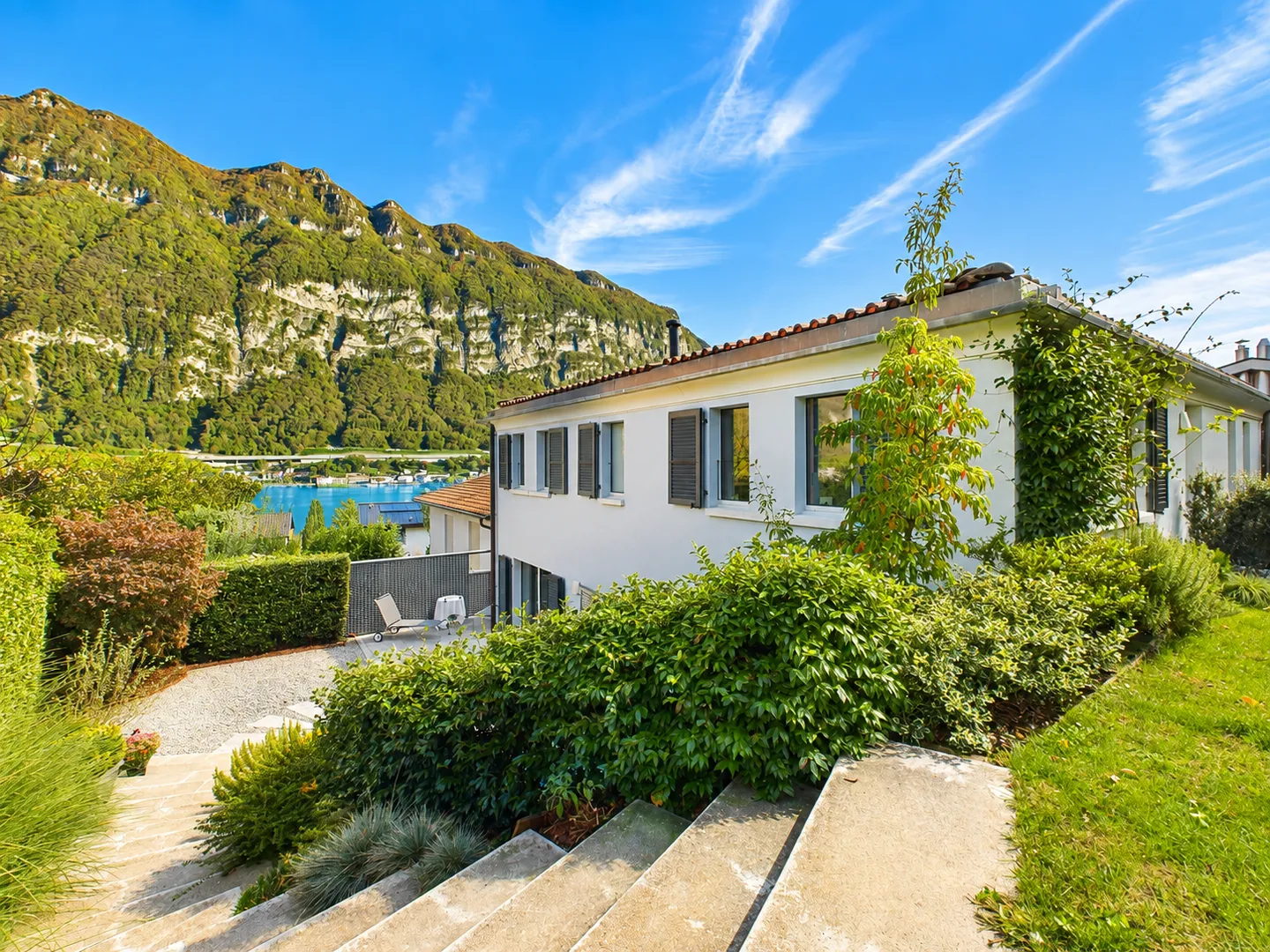 Bright single-family villa with 5.5 rooms in Riva San Vitale, TI - Photo 1 of 13