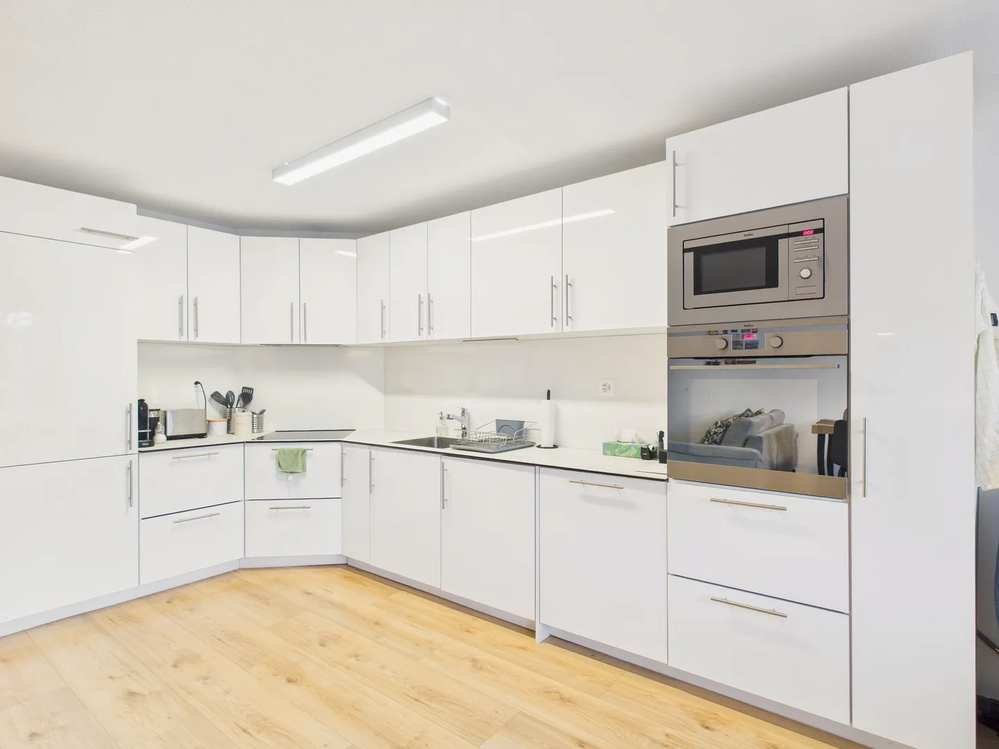 Appartement moderne de 2,5 pièces dans un emplacement ensoleillé à Oberuzwil - Photo 2 sur 10