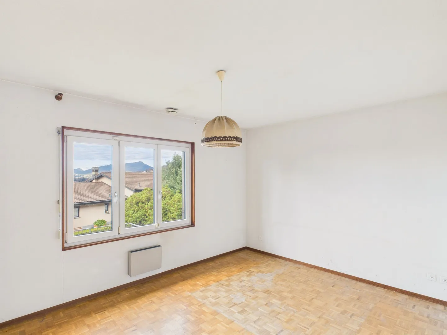 Independent house with great potential in a quiet area in Breggia - Photo 9 of 13