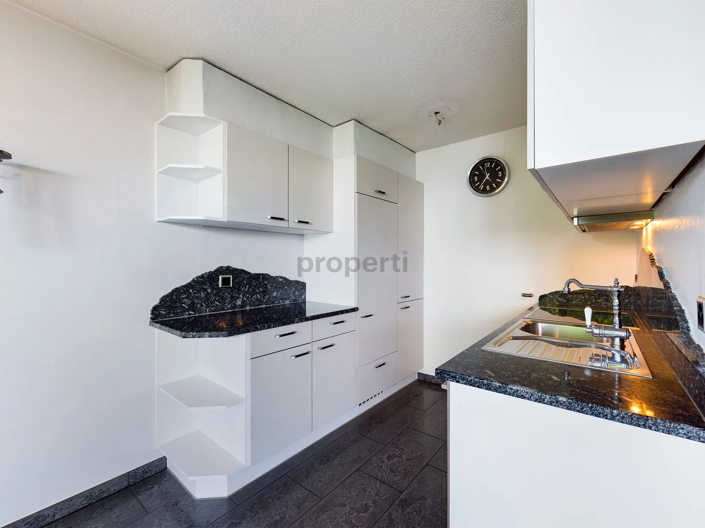 Appartamento moderno con giardino - Foto 2 di 8