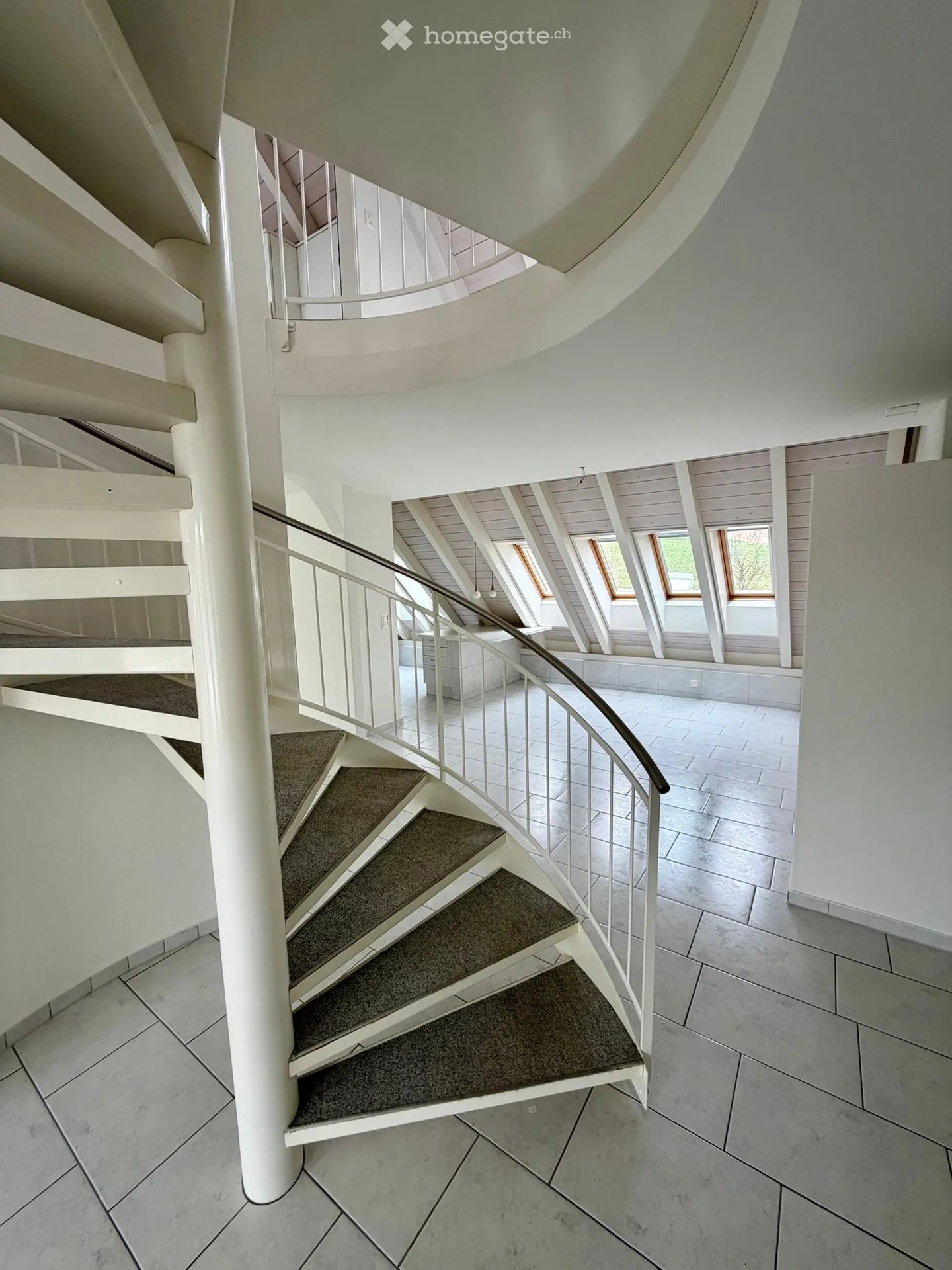 Moderno appartamento di 3.5 locali con ascensore e parcheggio sotterraneo, Unterengstringen - Foto 7 di 13