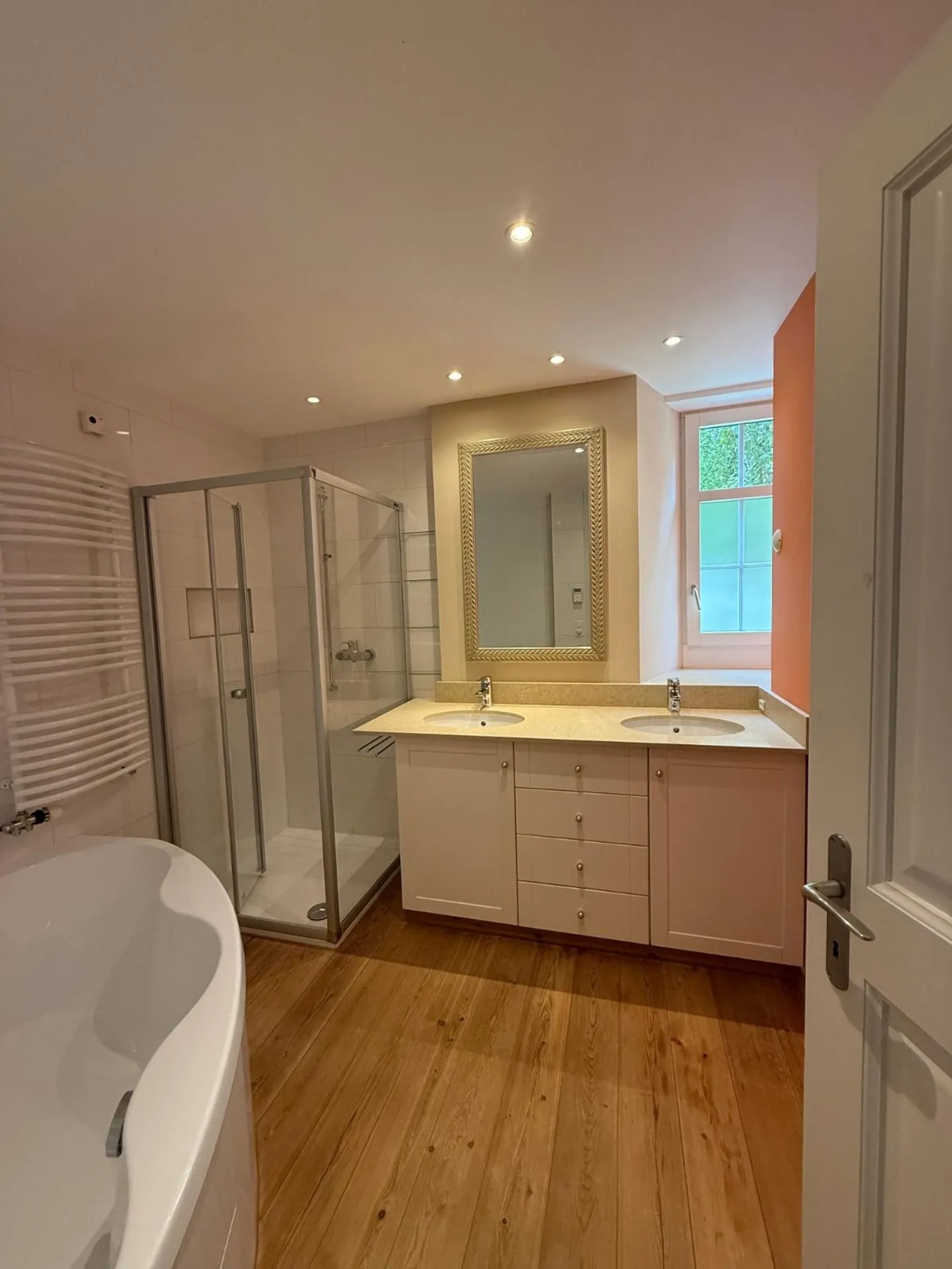 Stilvolle 4-Zimmer-Wohnung mit Balkon - Foto 8 von 9