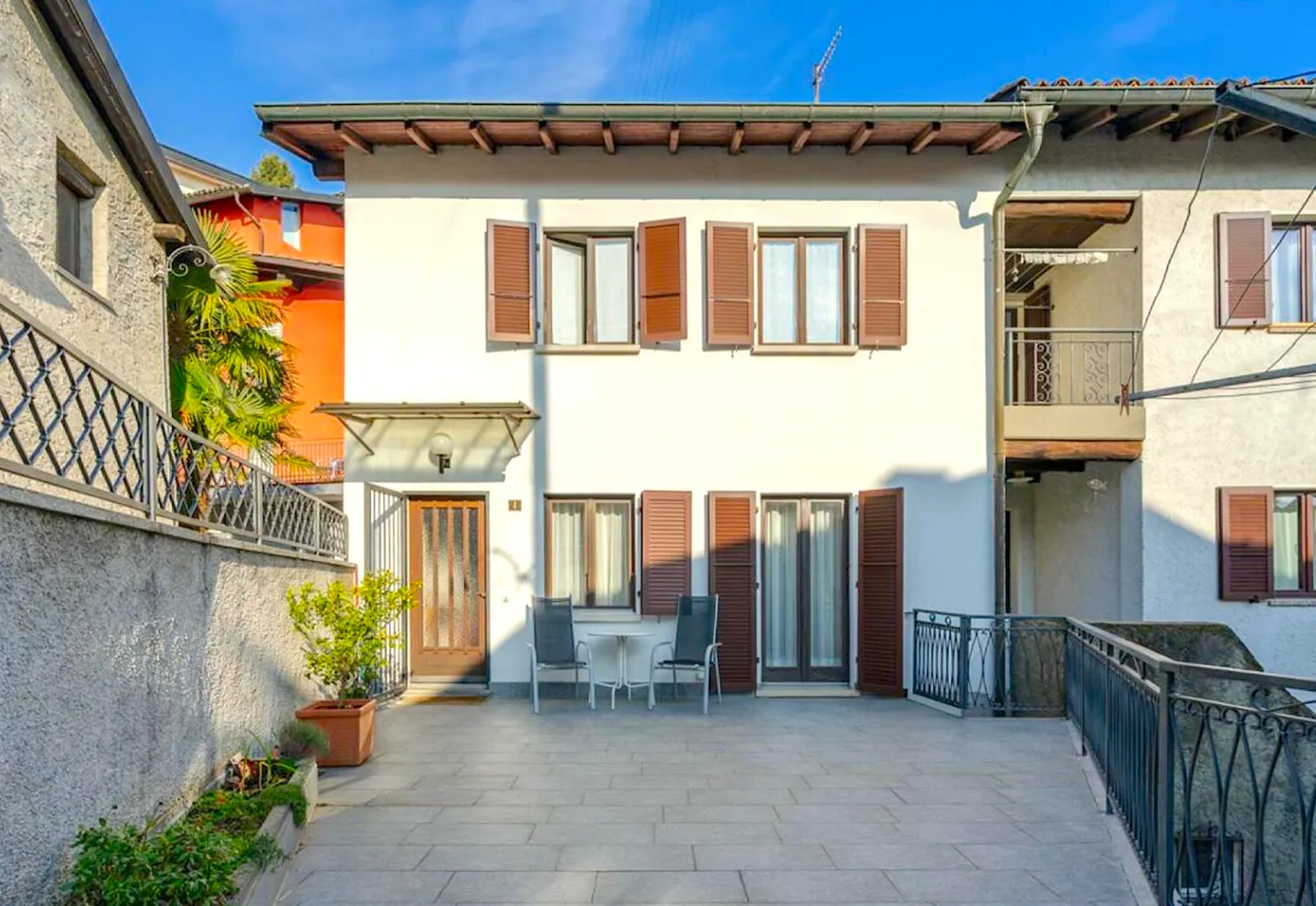 Elegantes Einfamilienhaus mit 4,5 Zimmern und Garage im Zentrum von Gravesano - Foto 1 von 2