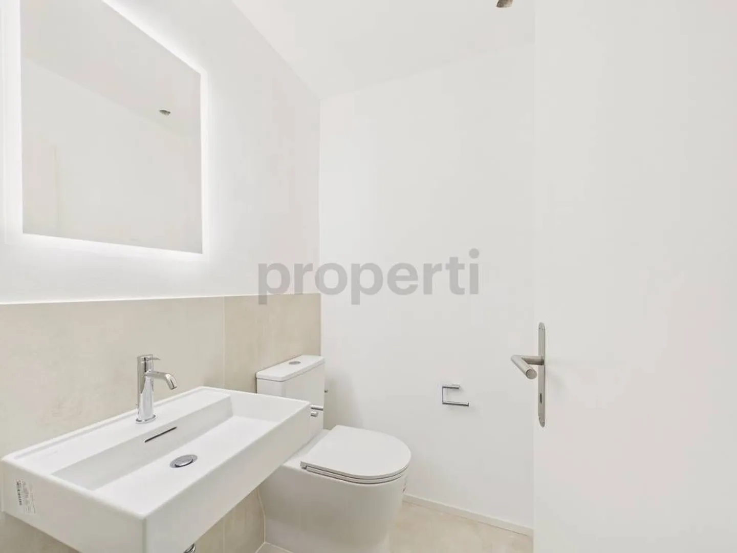 Appartamento attico di 4,5 stanze appena ristrutturato con terrazza da sogno e vista panoramica sul verde - Foto 10 di 13